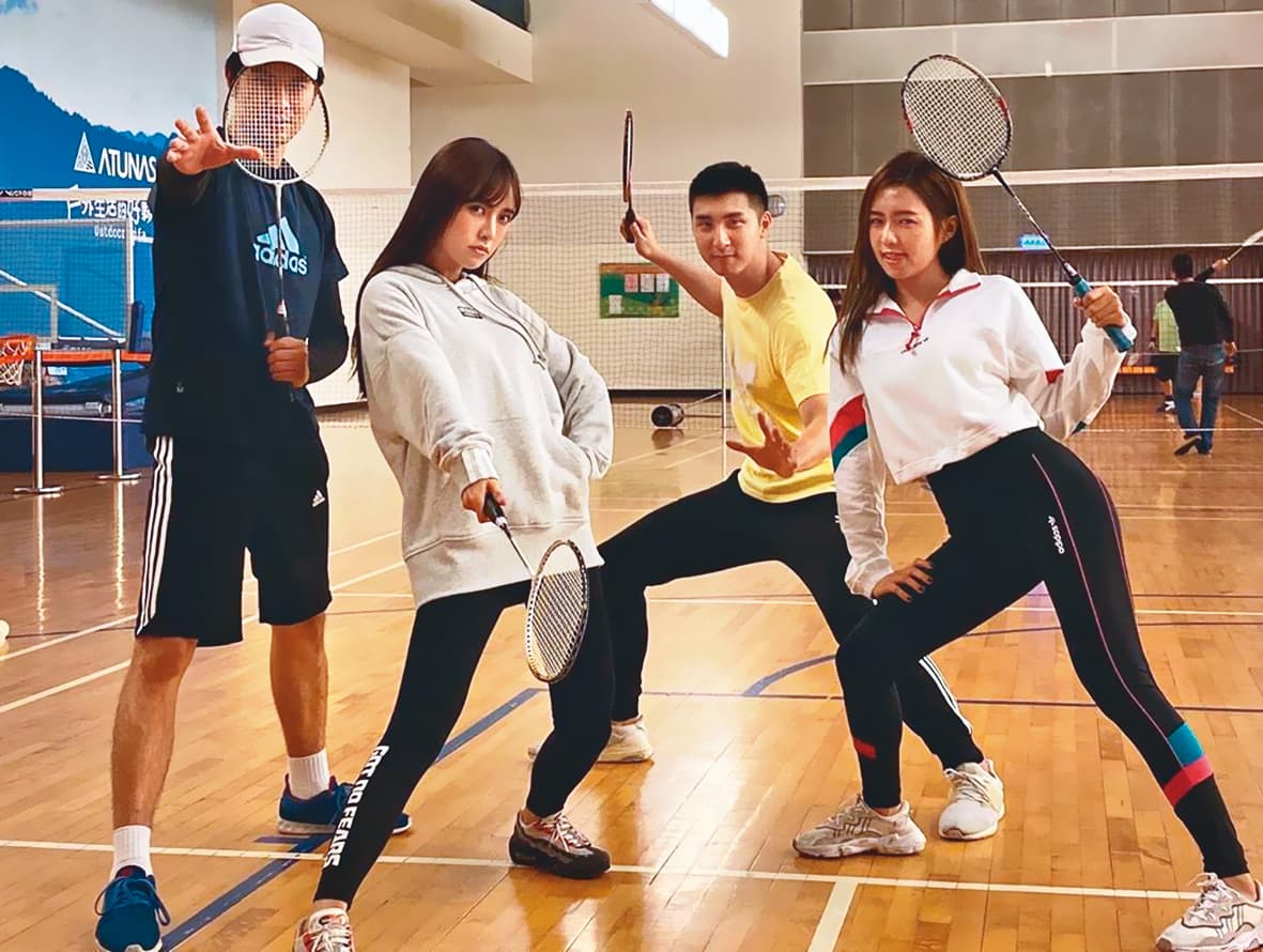 胡釋安（右二）熱愛運動，喜歡「個性開朗、孝順，外型長髮，甜美可愛型」，因此吳心緹相當符合條件。（翻攝自胡釋安IG）