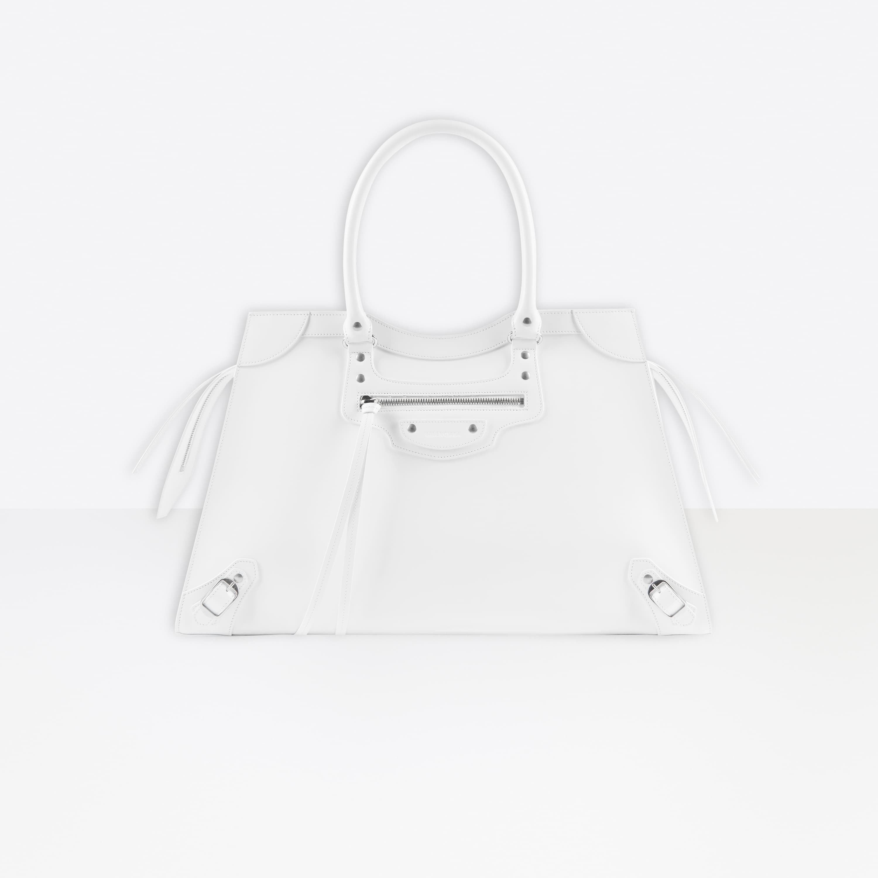 大型白色新款機車包,NT$78,850。(Balenciaga提供)