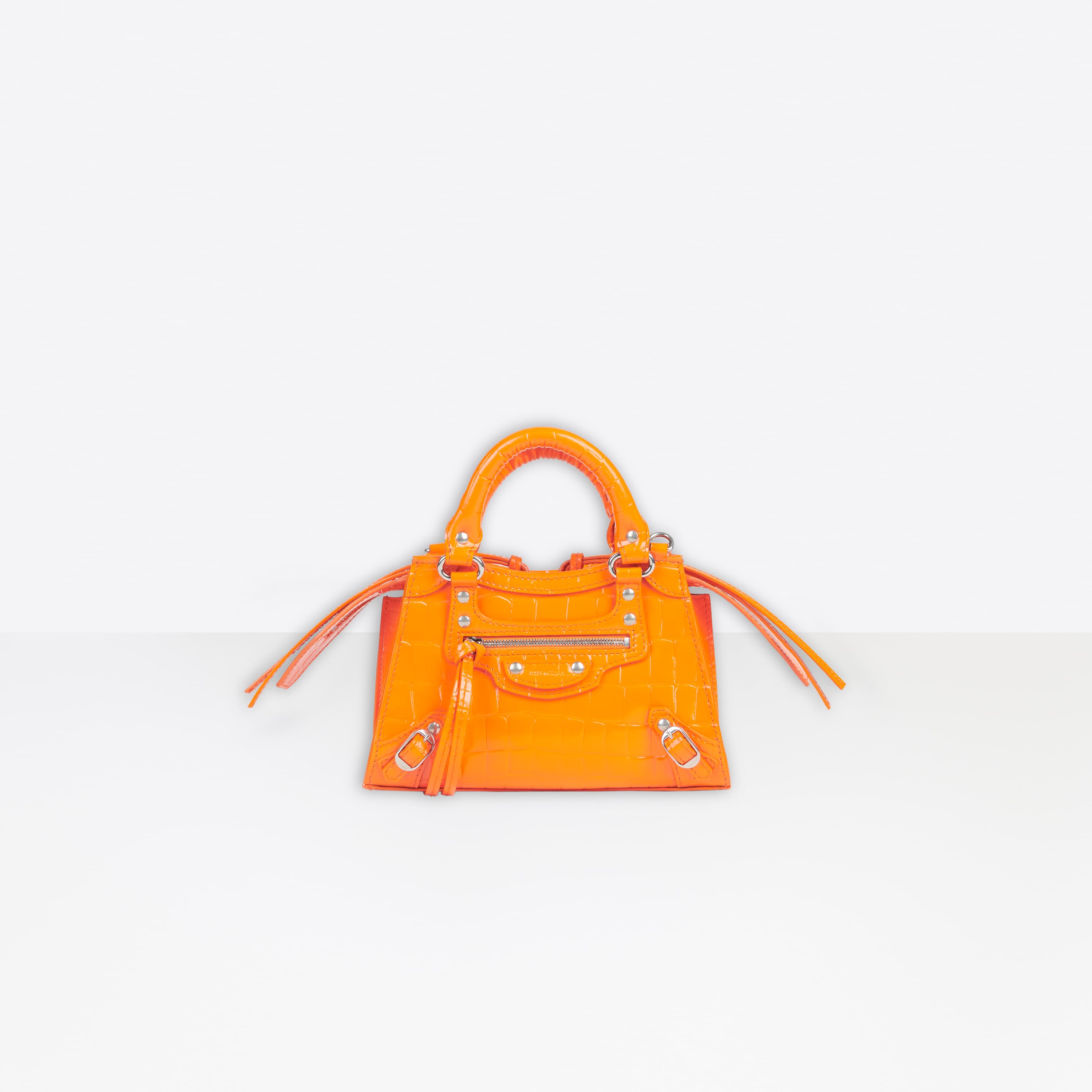 橘色迷你鱷魚壓紋新款機車包,NT$59,000。(Balenciaga提供)