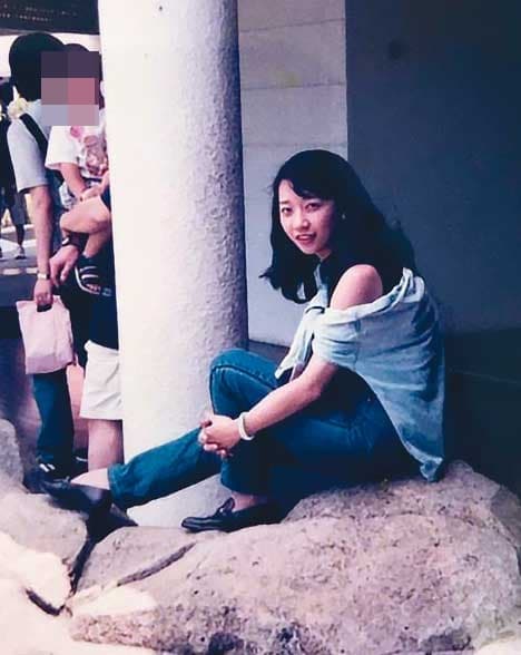 張麗綺大學時在證券公司打工,因長相甜美,時常獲得小費。(張麗綺提供)