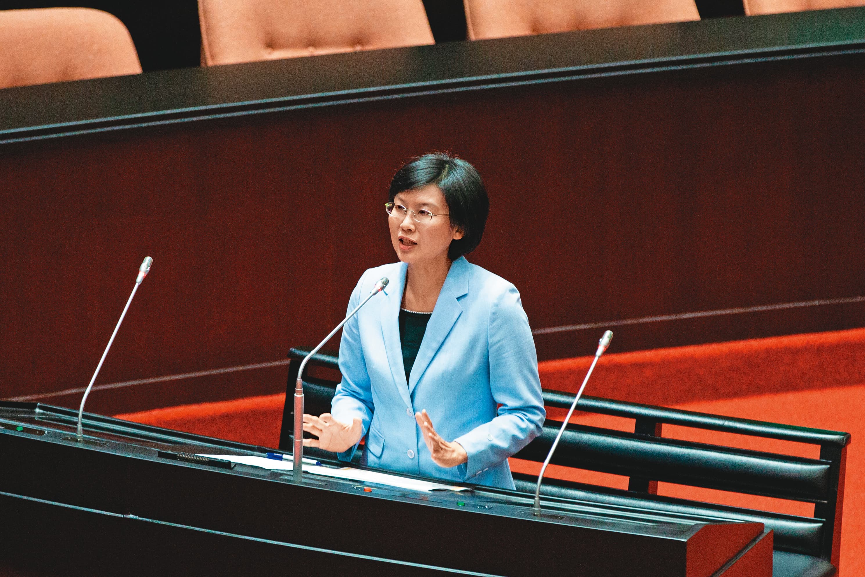 林岱樺是立院經濟委員會的委員,法界認為,她若施壓受其監督的工業區甚至向國營事業討贊助,有可能觸法。