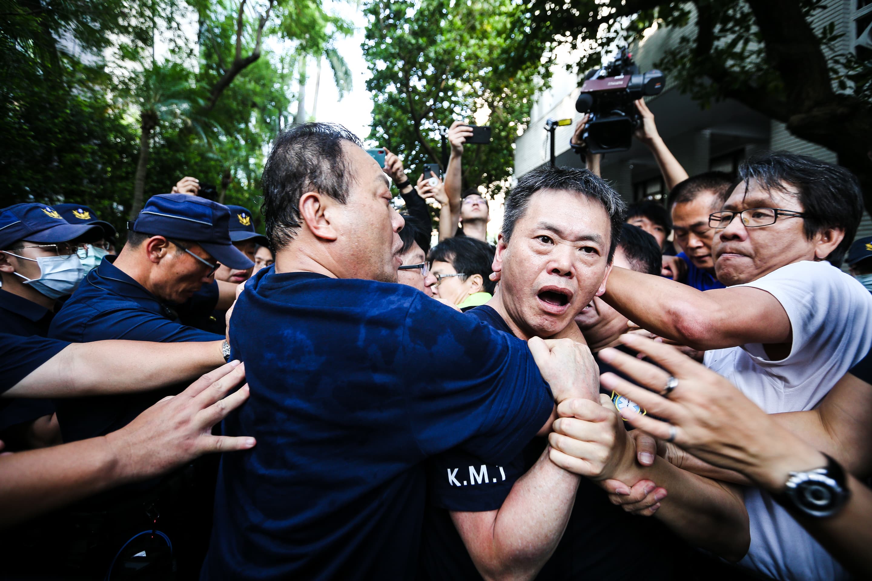 立院今將審查監察院長被提名人陳菊一案,藍綠爆發衝突。
