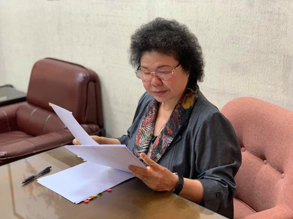 陳菊上午8時許在臉書貼出照片,強調她已經順利進入議場準備接受審查。(翻攝陳菊臉書)