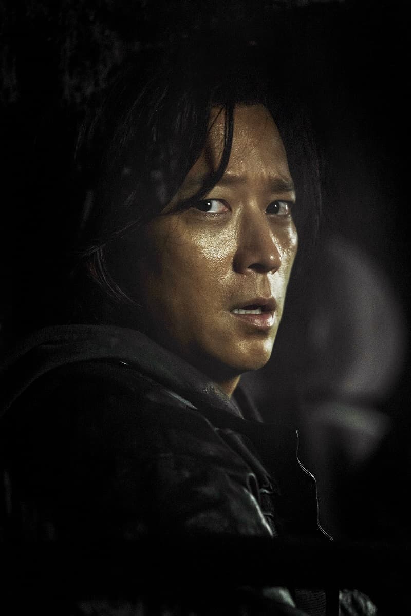 姜棟元接捧孔劉在《屍速列車2:感染半島》擔綱,飾演軍人出身的政錫。(車庫娛樂提供)