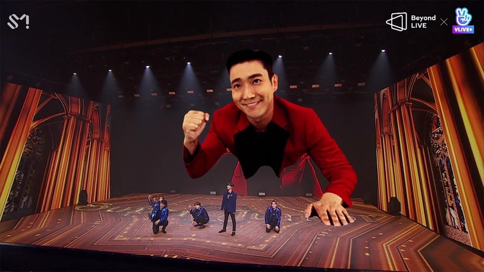 「Super Junior」演唱會利用最新技術打造「巨人始源」,成為當天演出一大看點。(翻攝VLIVE畫面)