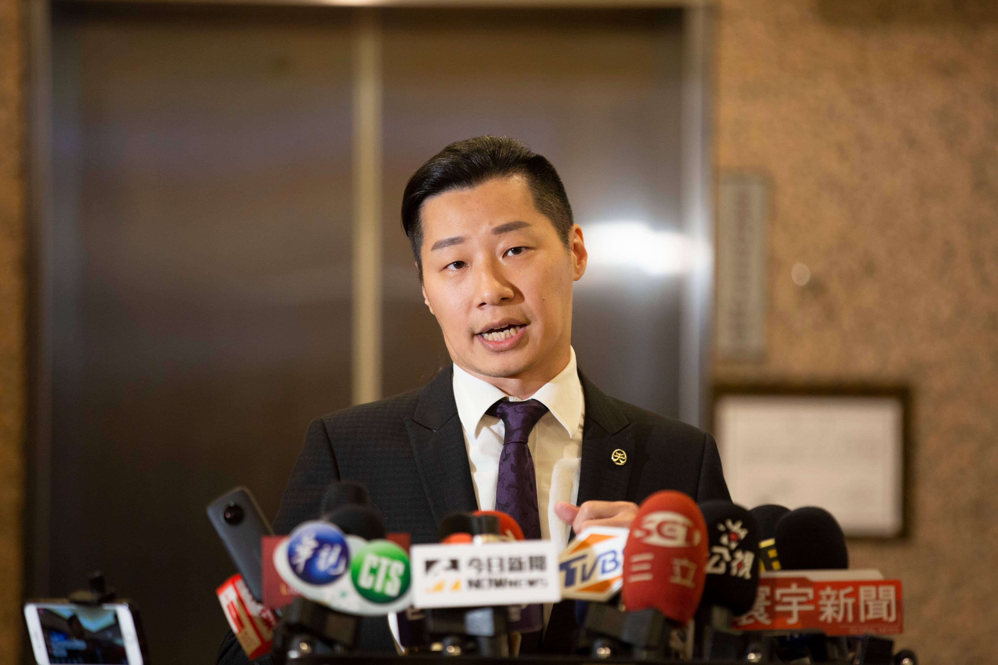 林昶佐在政治獻金支出部分，申報了一筆2萬元演出費用給他的妻子、閃靈樂團團長Doris葉湘怡。（本刊資料照）
