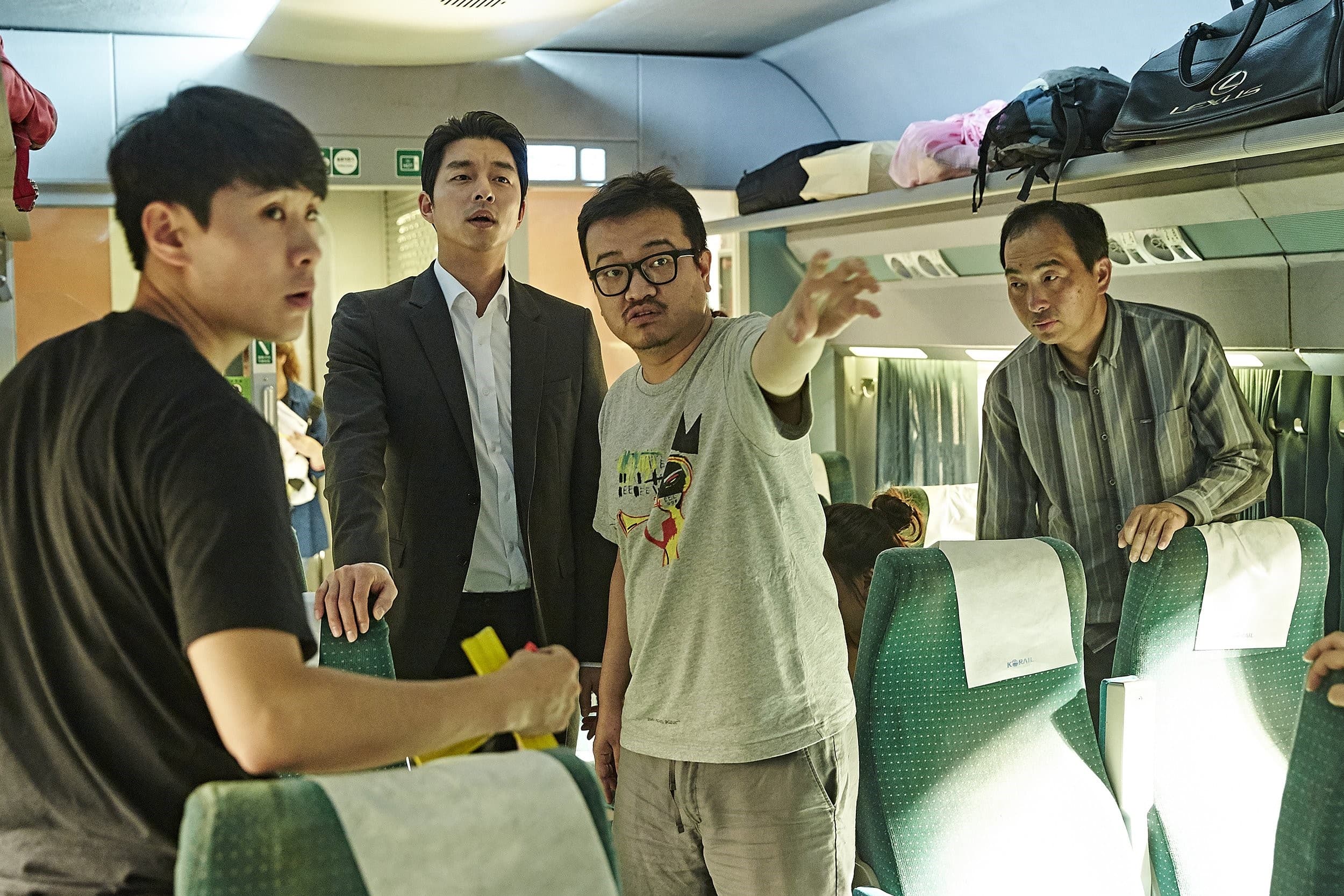延尚昊(右二起)首次執導的真人片《屍速列車》在海外大放異彩,也帶旺主角孔劉的人氣。(翻攝daum movie)