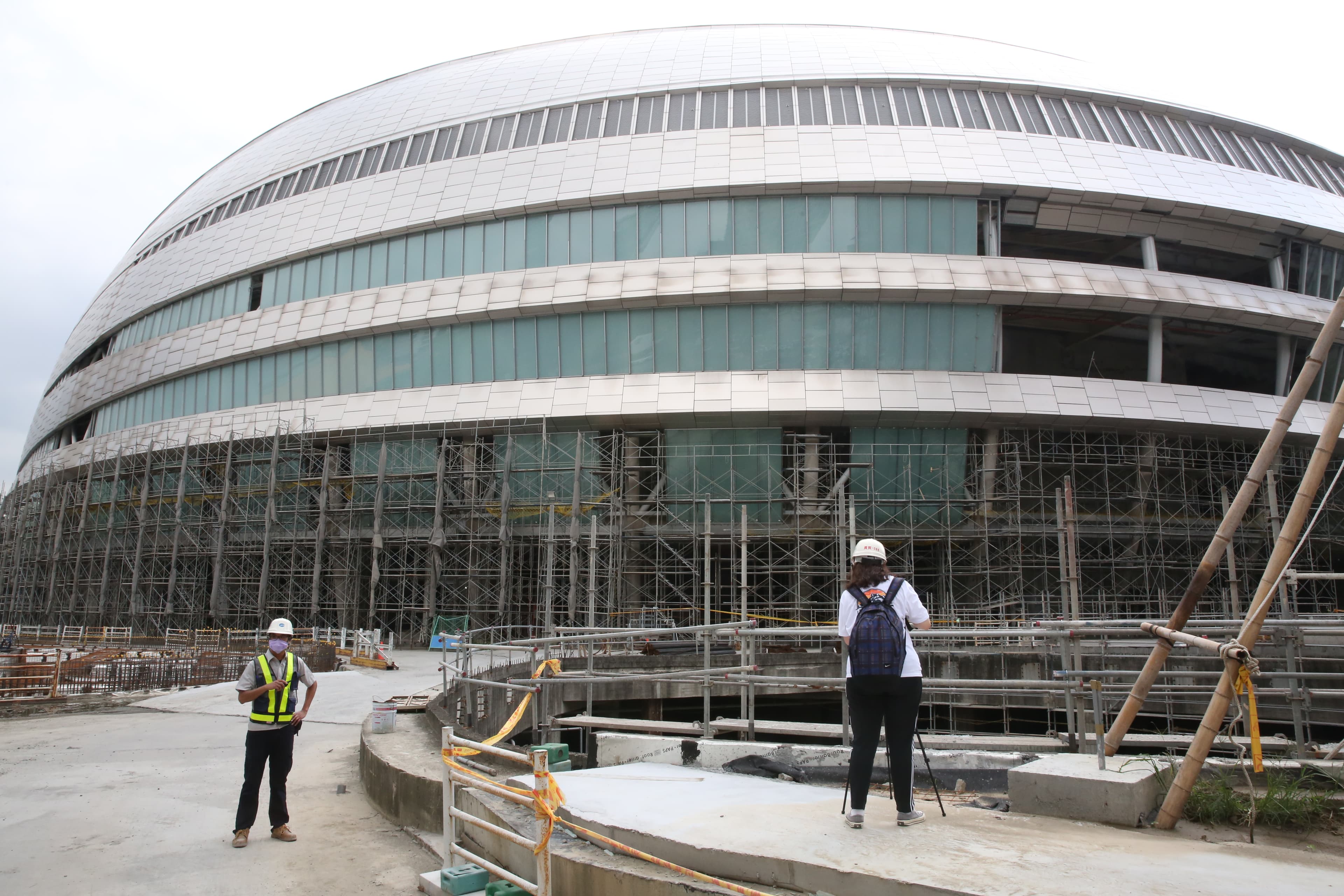 大巨蛋停工5年多，17日終於再度核發建照。