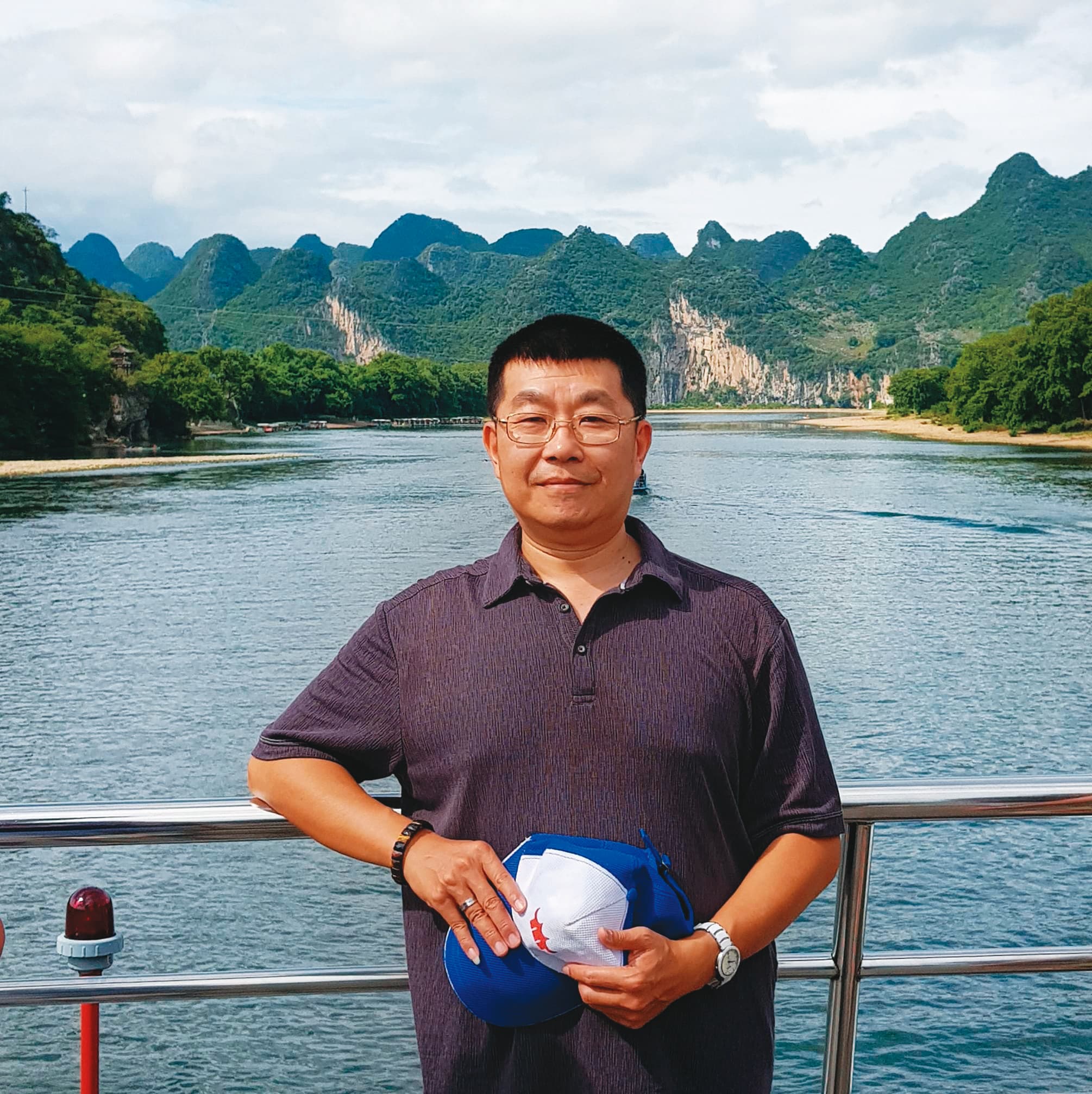 林松宏為現任新北市教師會副理事長,與理事長鄭建信關係密切。(翻攝自林松宏臉書)