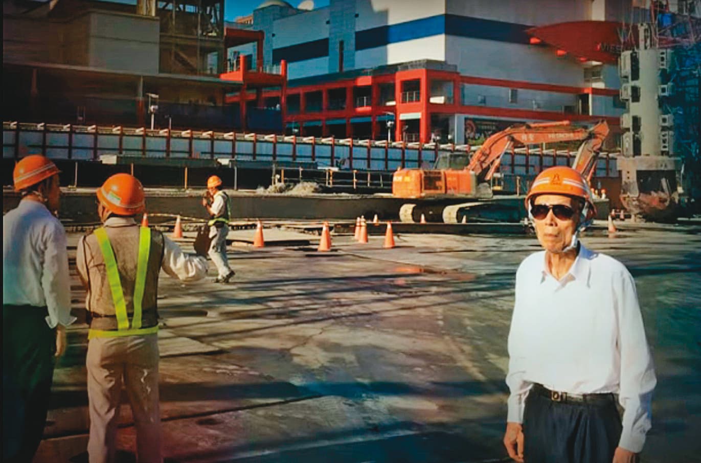 互助營造由廖萬應(圖)與林清波共同創立,過去承建不少指標型大案。(圖片來源:緬懷廖萬應先生專輯)
