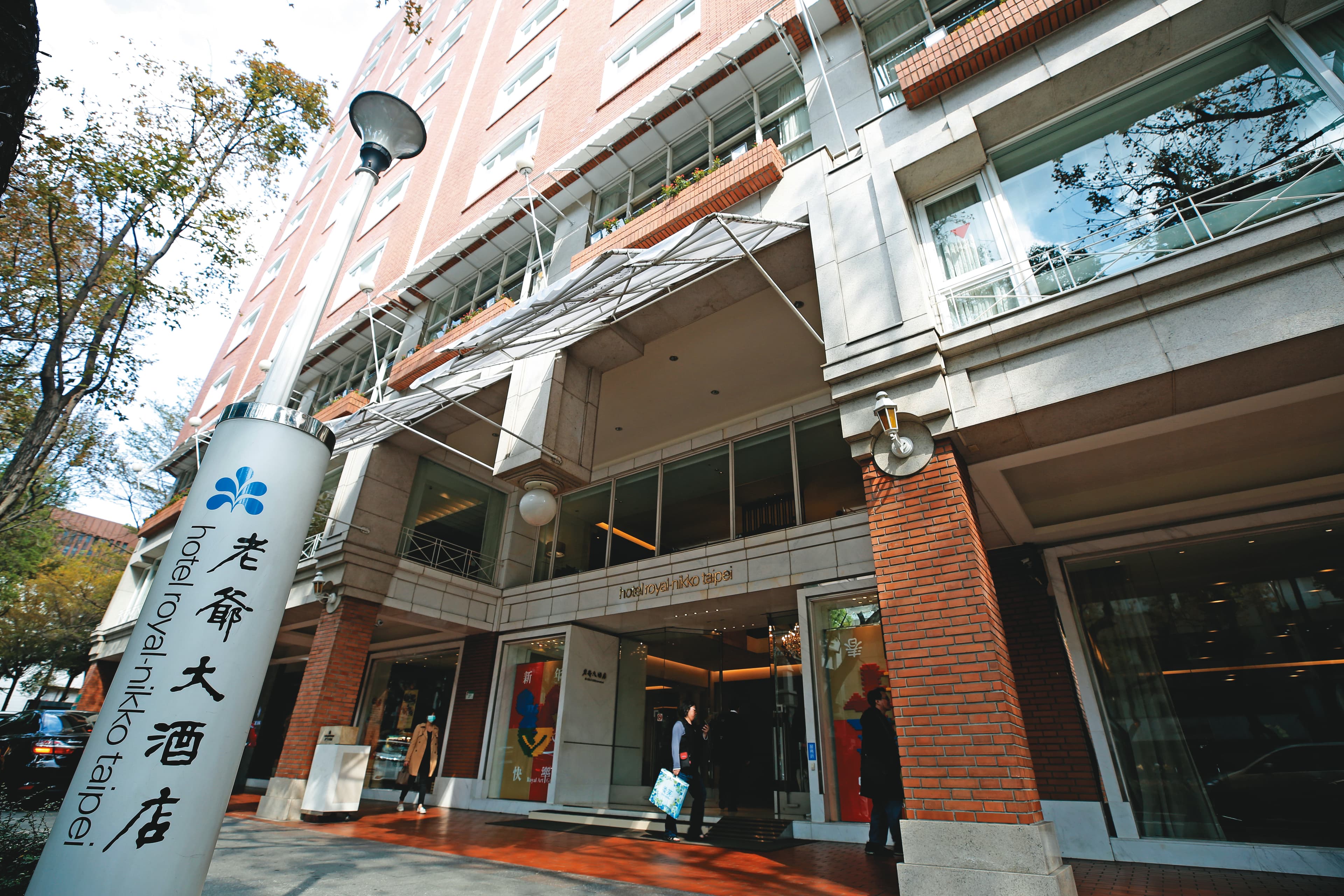 除了營造業,廖萬應、林清波也成立老爺酒店跨入飯店經營。