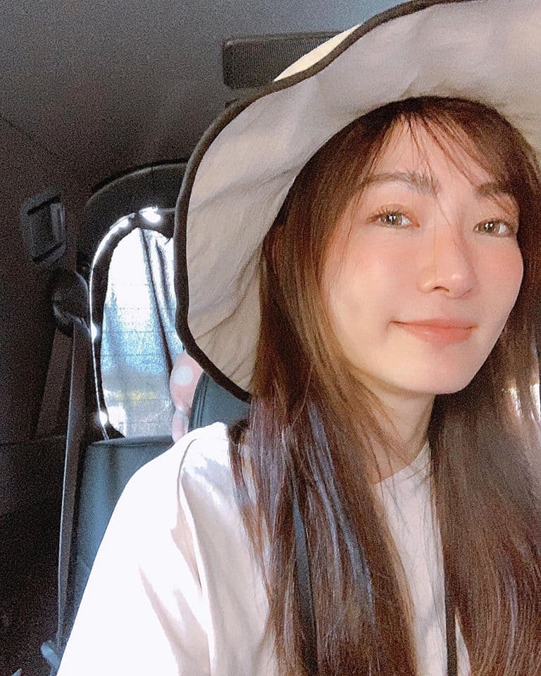 謝金燕淡妝的清純模樣,引起粉絲直呼:「好年輕!」(翻攝自謝金燕臉書)
