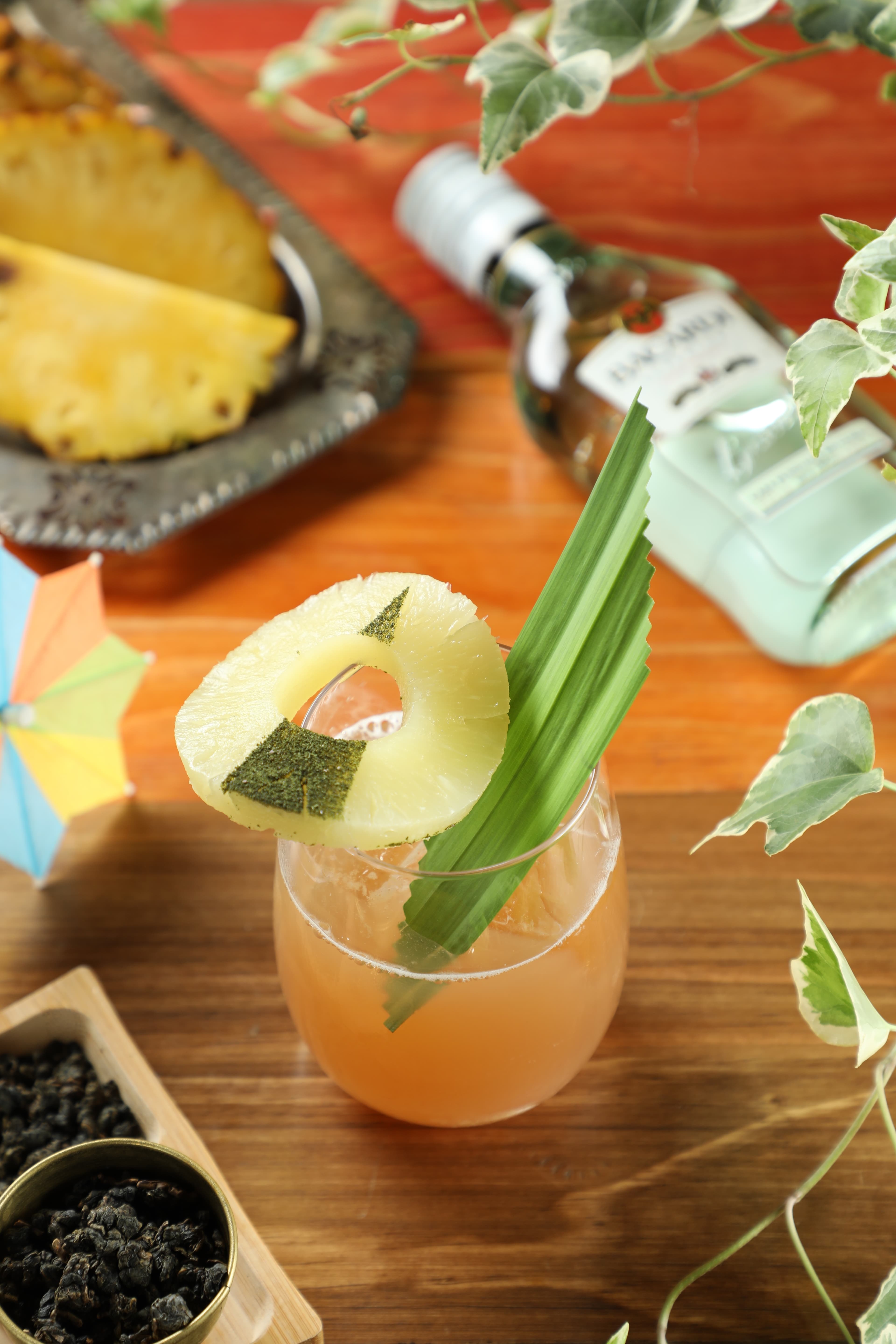 「Refreshing & Tropical」巧借成人感的茶香，讓南洋果香不致淪為鳳梨果汁。（Closet Restaurant & Bar，1,000元／4杯份）