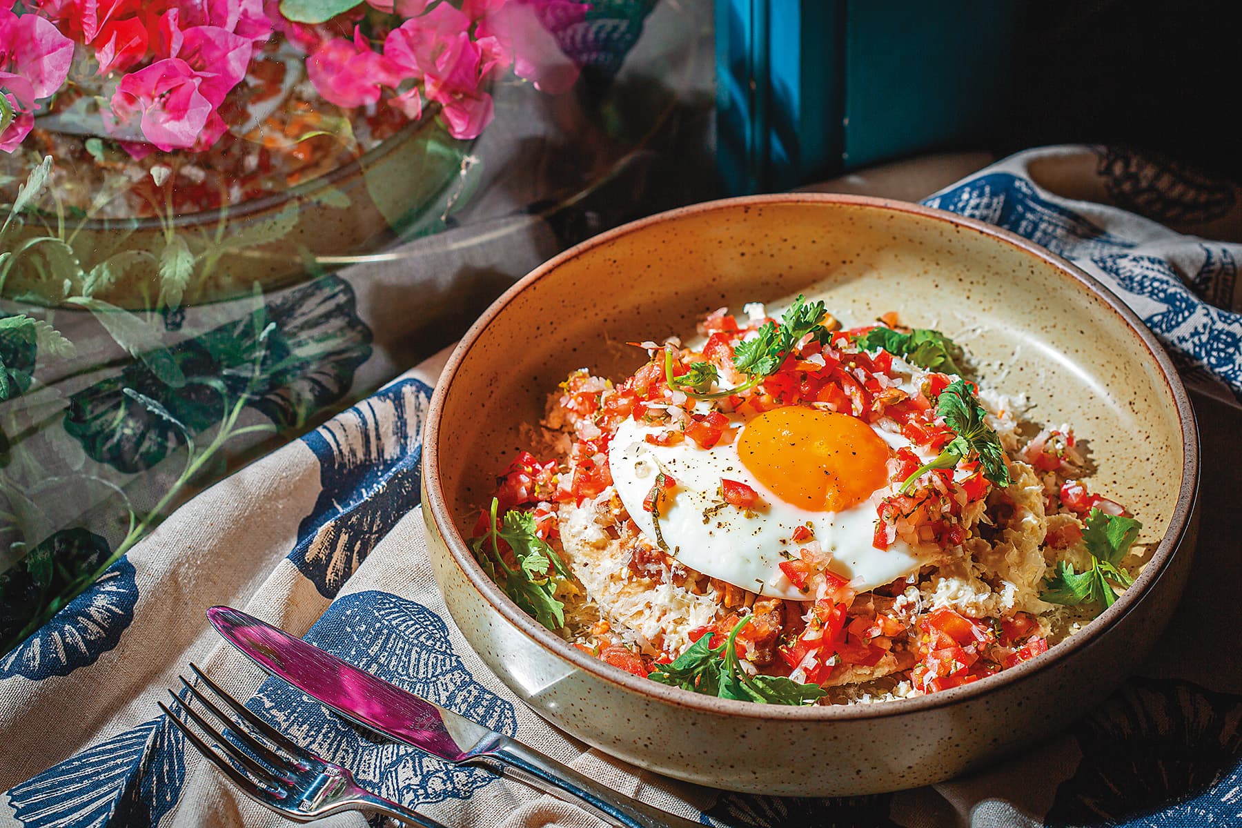 午餐限定「墨式五花玉米片」發想自Nachos,淋上菲達乳酪與番茄莎莎醬,底部使用萊姆奶油,整體吃起來酸酸辣辣。(390元/份)