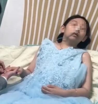 氣息微弱的洪女今完成想要見失散超過20年生母的心願。(圖片翻攝臉書)