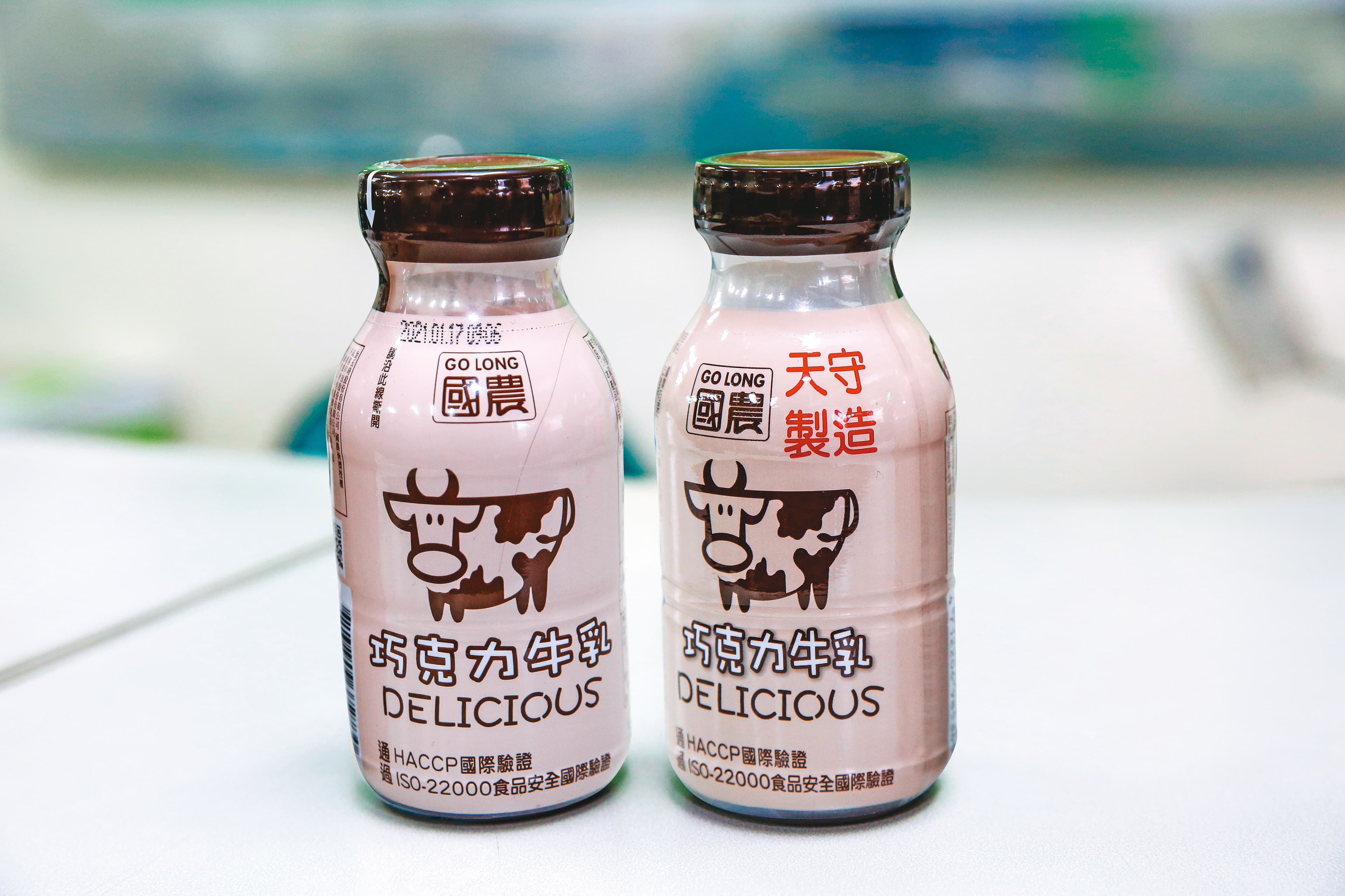 國農牛乳鬧雙胞,近期市面上竟出現2家不同工廠所製造、包裝相似的產品。
