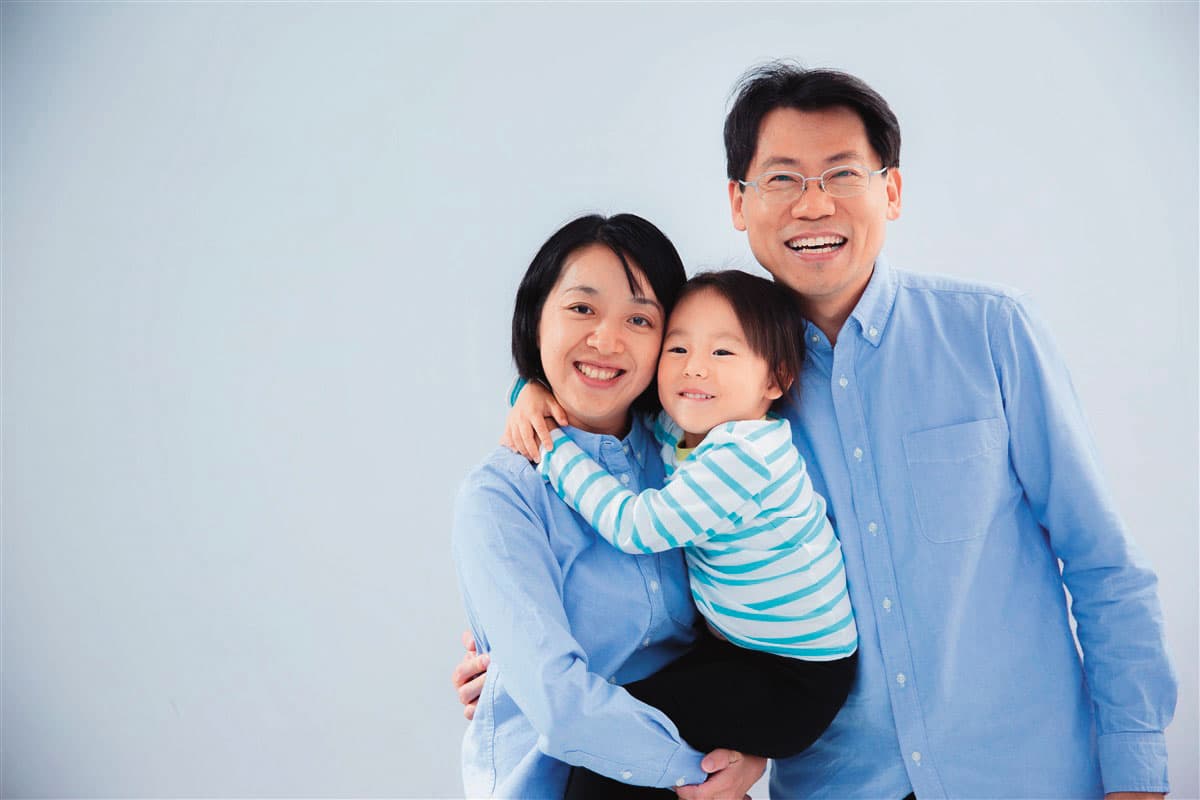 王婉諭與先生劉大經各自以不同的方式療癒失去小燈泡的痛,王婉諭投入公共議題,先生則會聯繫慰問其他被害人家屬。(翻攝臉書)