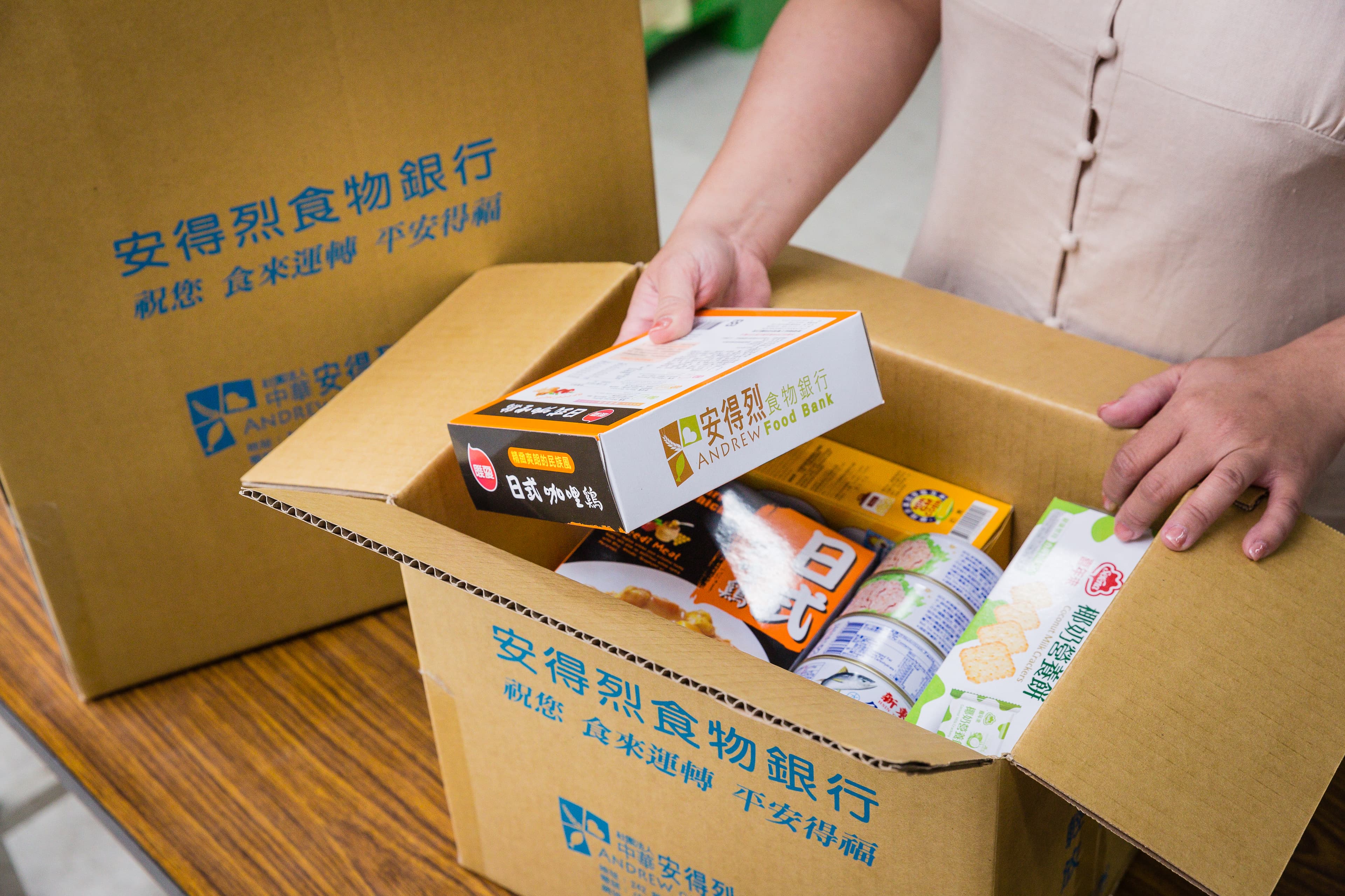 羅紹和依據年齡與需求,分為嬰兒、3到15歲,及專案與素食等4種,提供每個月一次的客製化食物箱。