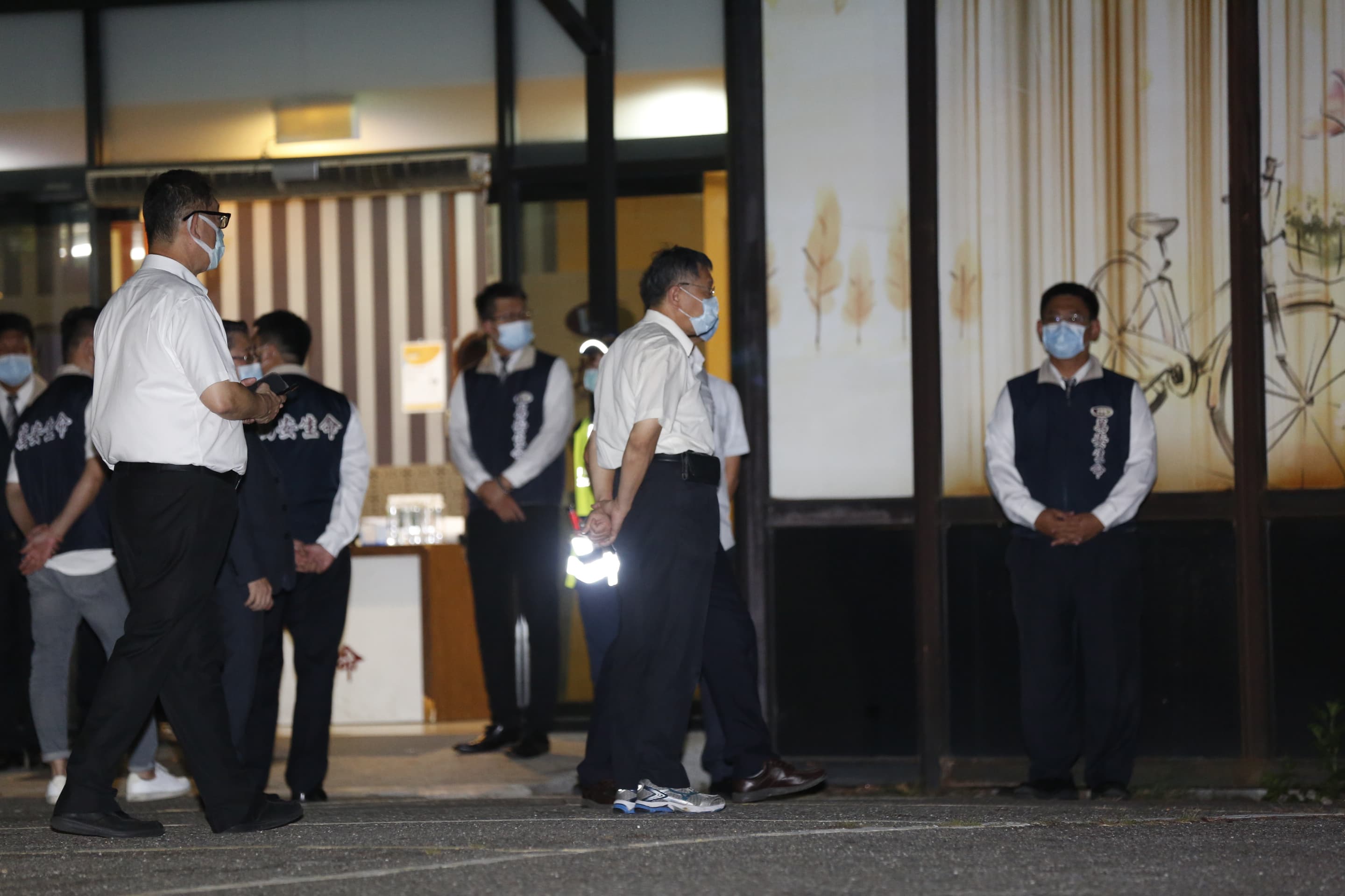 柯文哲結束原定行程後前往北榮現場關心情況。