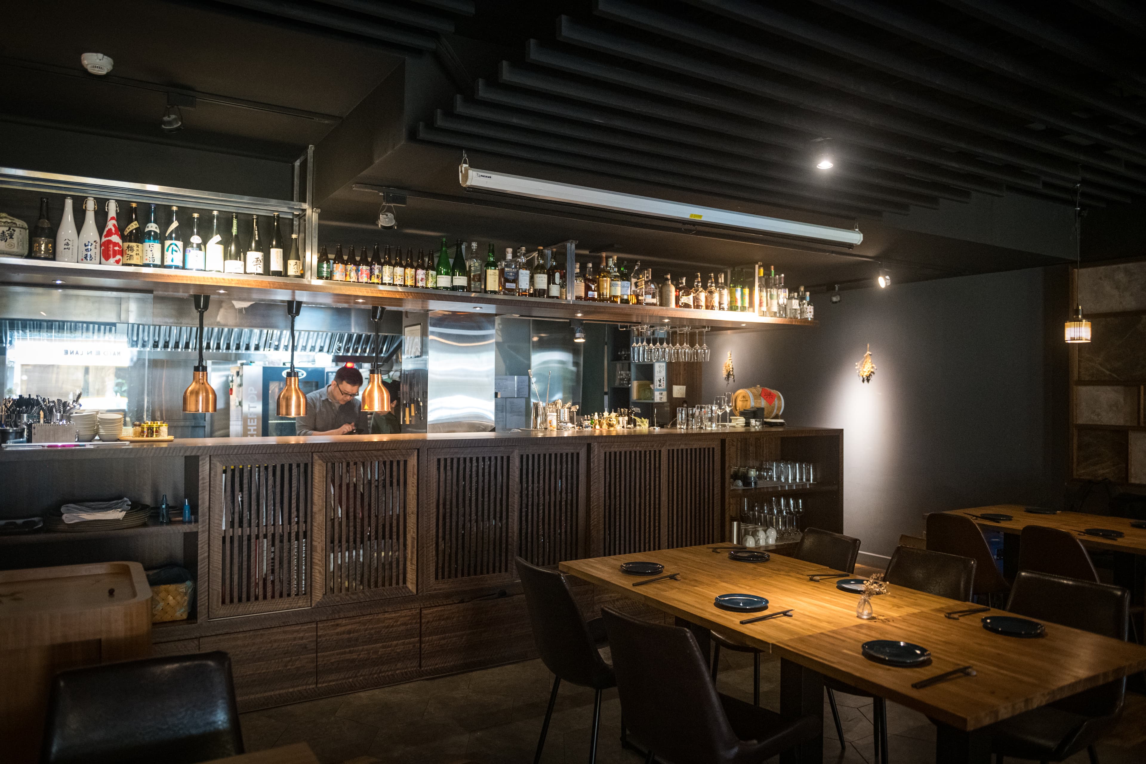 新派居酒屋「山男YAMASAN」不只供應串燒，也有創意炸物、麵類。