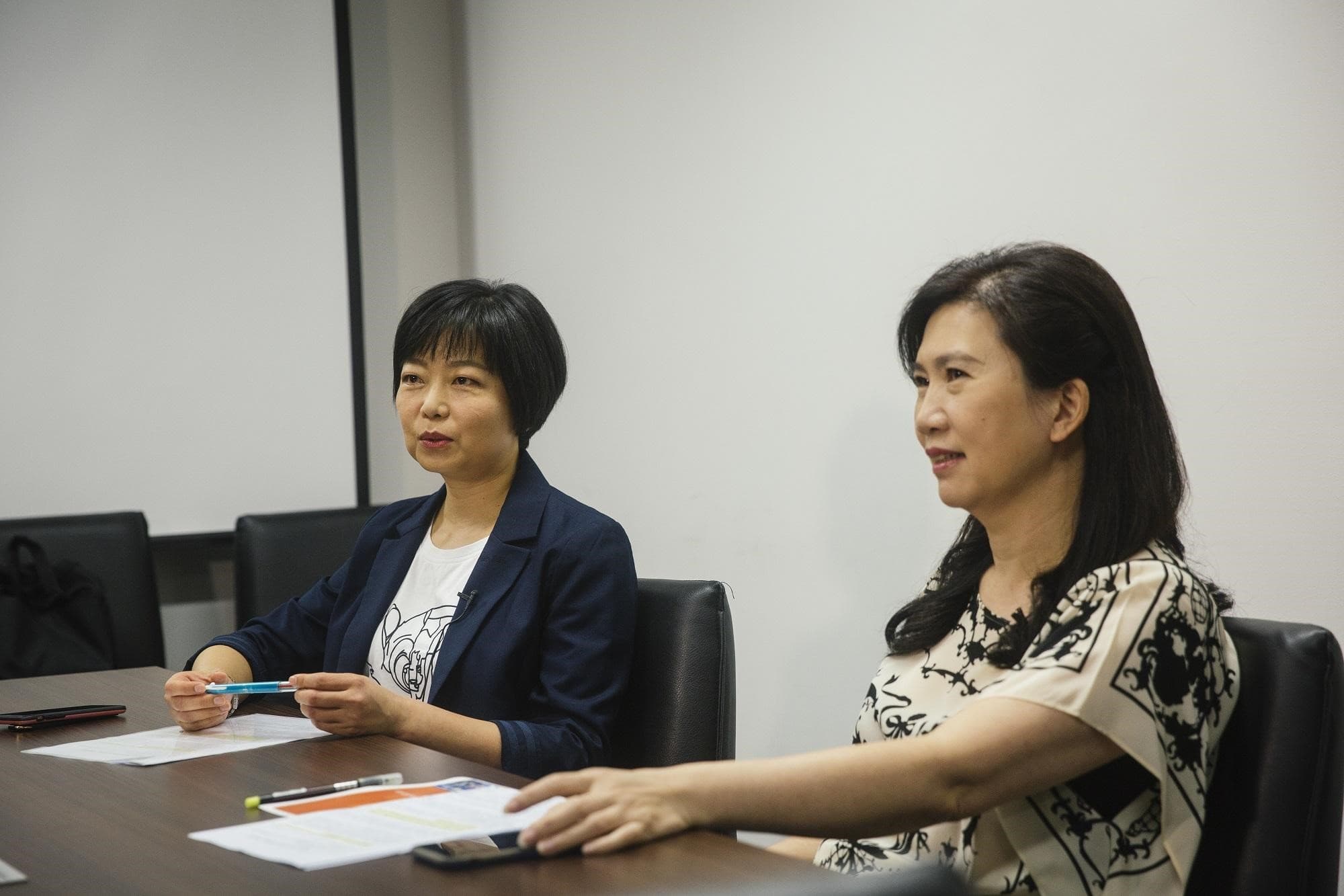 新媒體服務副總經理李芃君(右)與影音事業處副處長邵珮如(左)皆看好台劇未來的市場潛力。