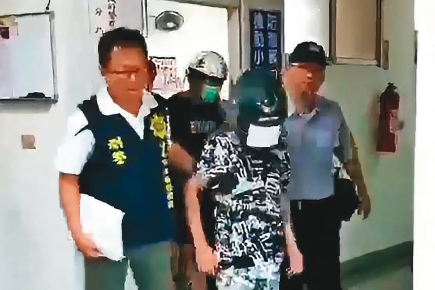 案發後,2名少年到警局自首,聲稱全案是他們2人所為。(東森新聞提供)