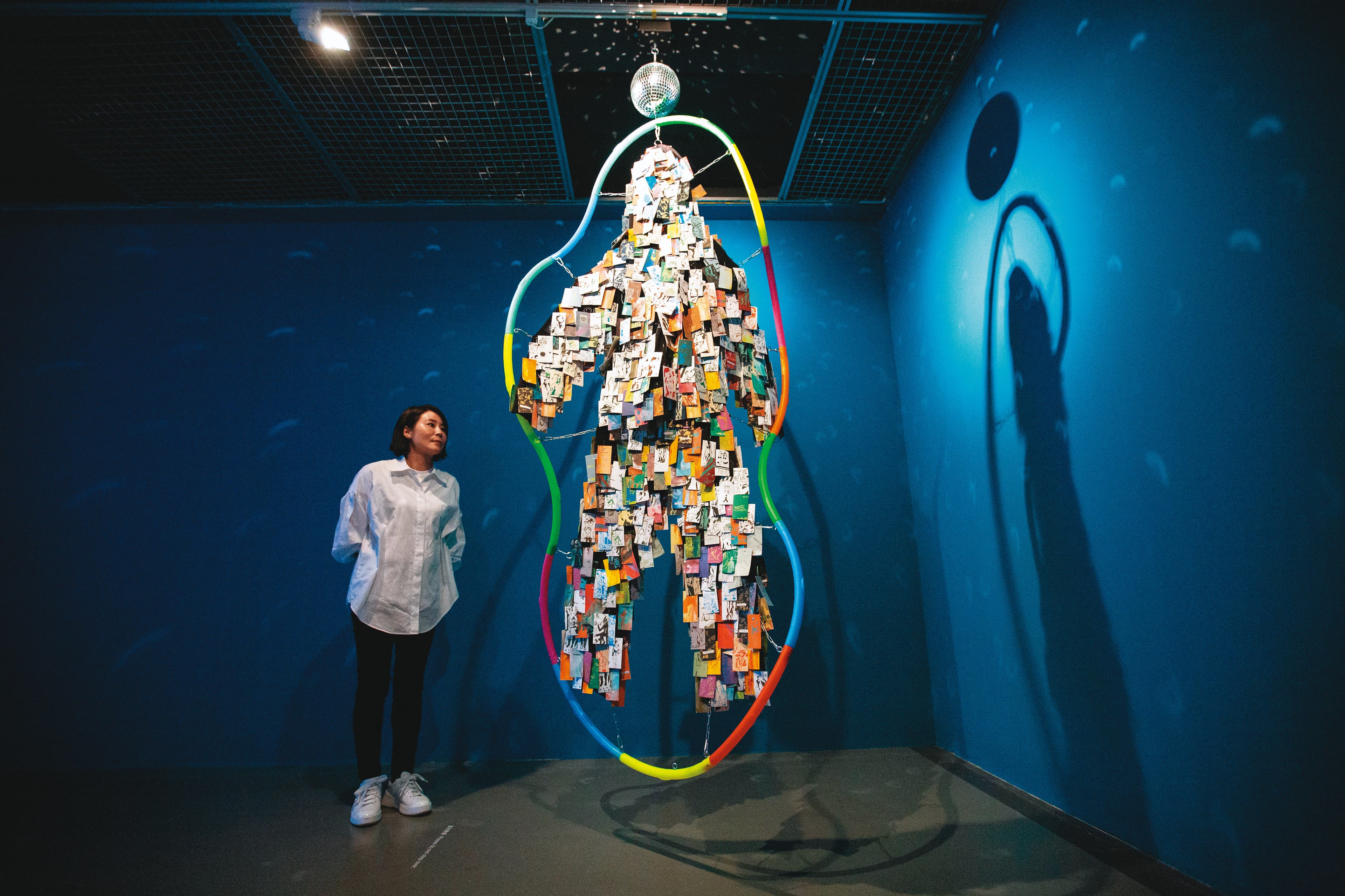簡淑玲至今維持看展覽的習慣,從中汲取養分,這天她來到台北當代藝術館。