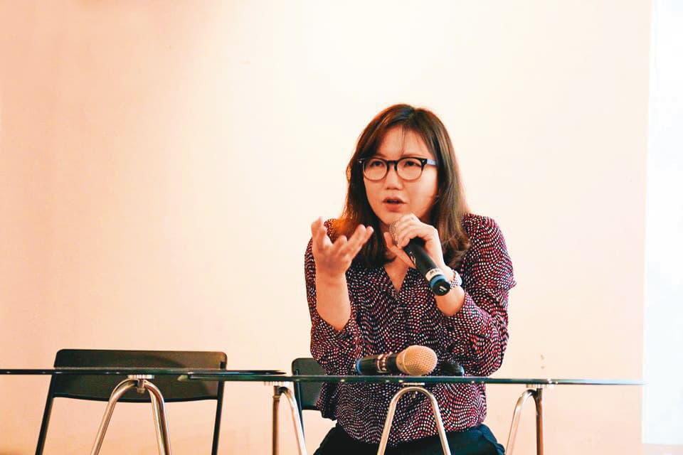 丁允恭的前妻嚴婉玲(圖)目前是NGO團體「台南新芽」的理事長。(翻攝NGO工會臉書)