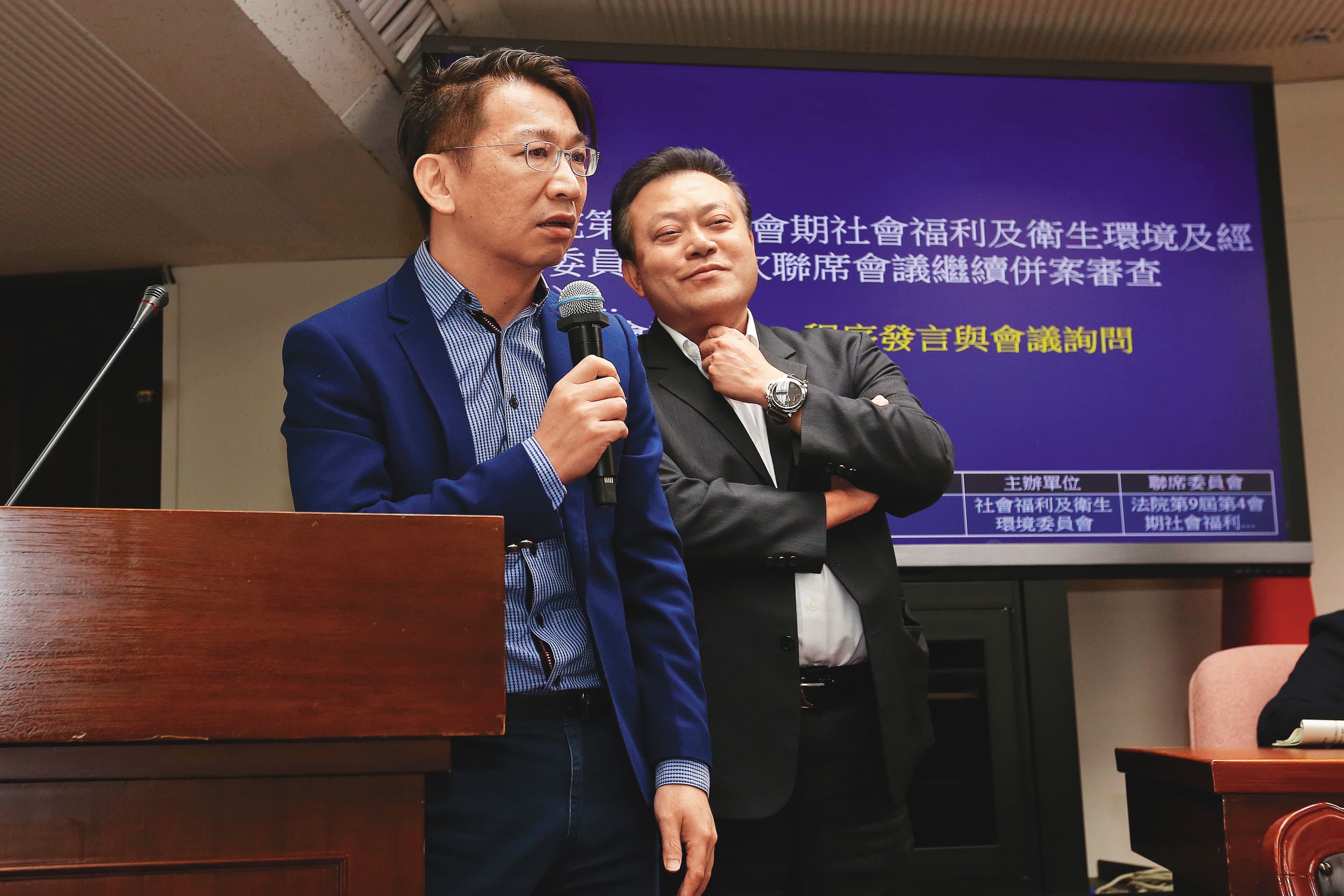 徐永明（左）與蘇震清（右）捲入SOGO收賄案，訊後徐永明獲80萬交保，蘇震清則被羈押禁見。