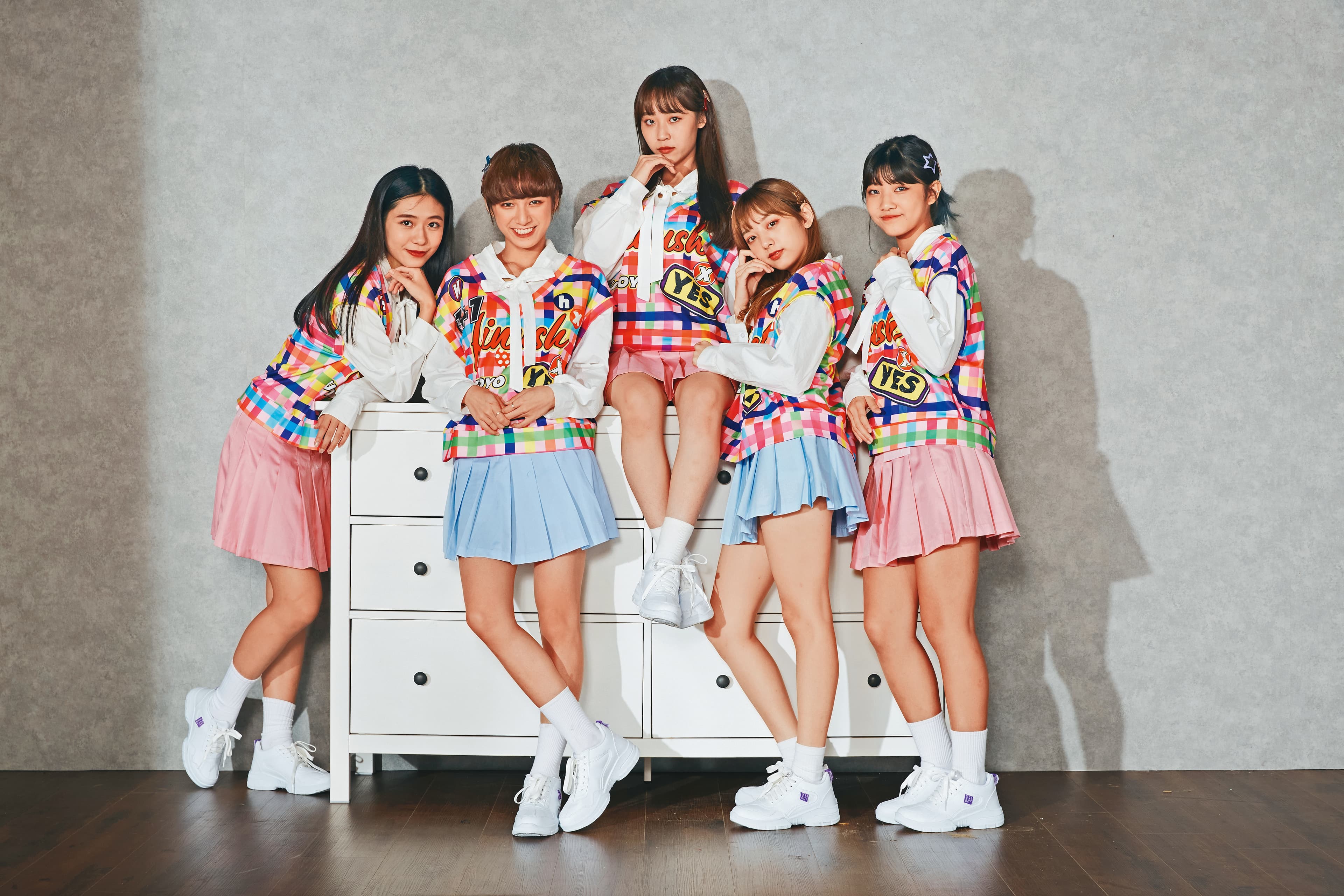「粉紅梅花」團員Nicole(左起)、陳以芯、彭聖恩、巧瑜及陳思綾5人中,網友票選人氣王是彭聖恩,拿下近12萬票。