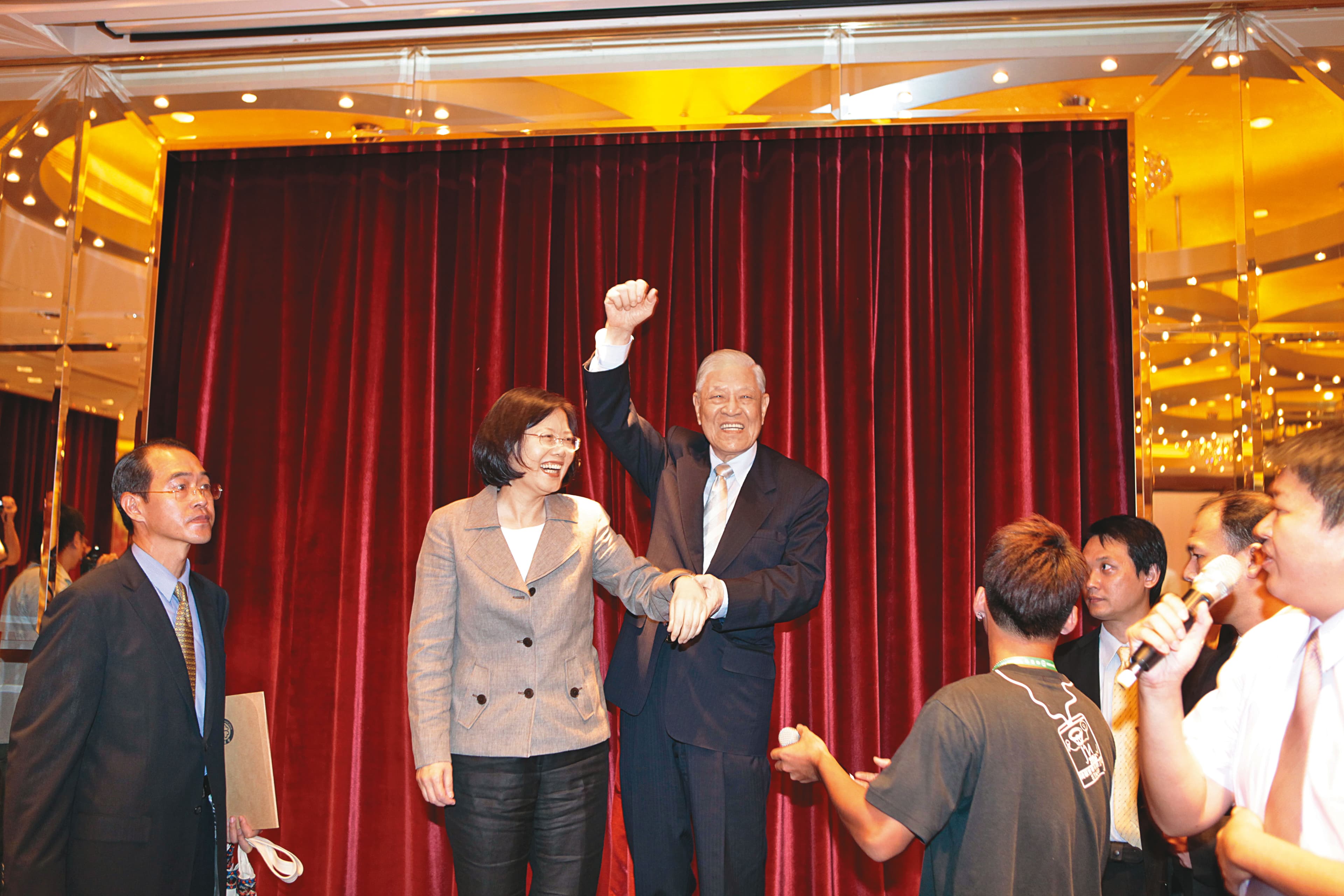 李登輝(右)在政壇有極大影響力,生前大力支持總統蔡英文(左)。(李登輝基金會提供)