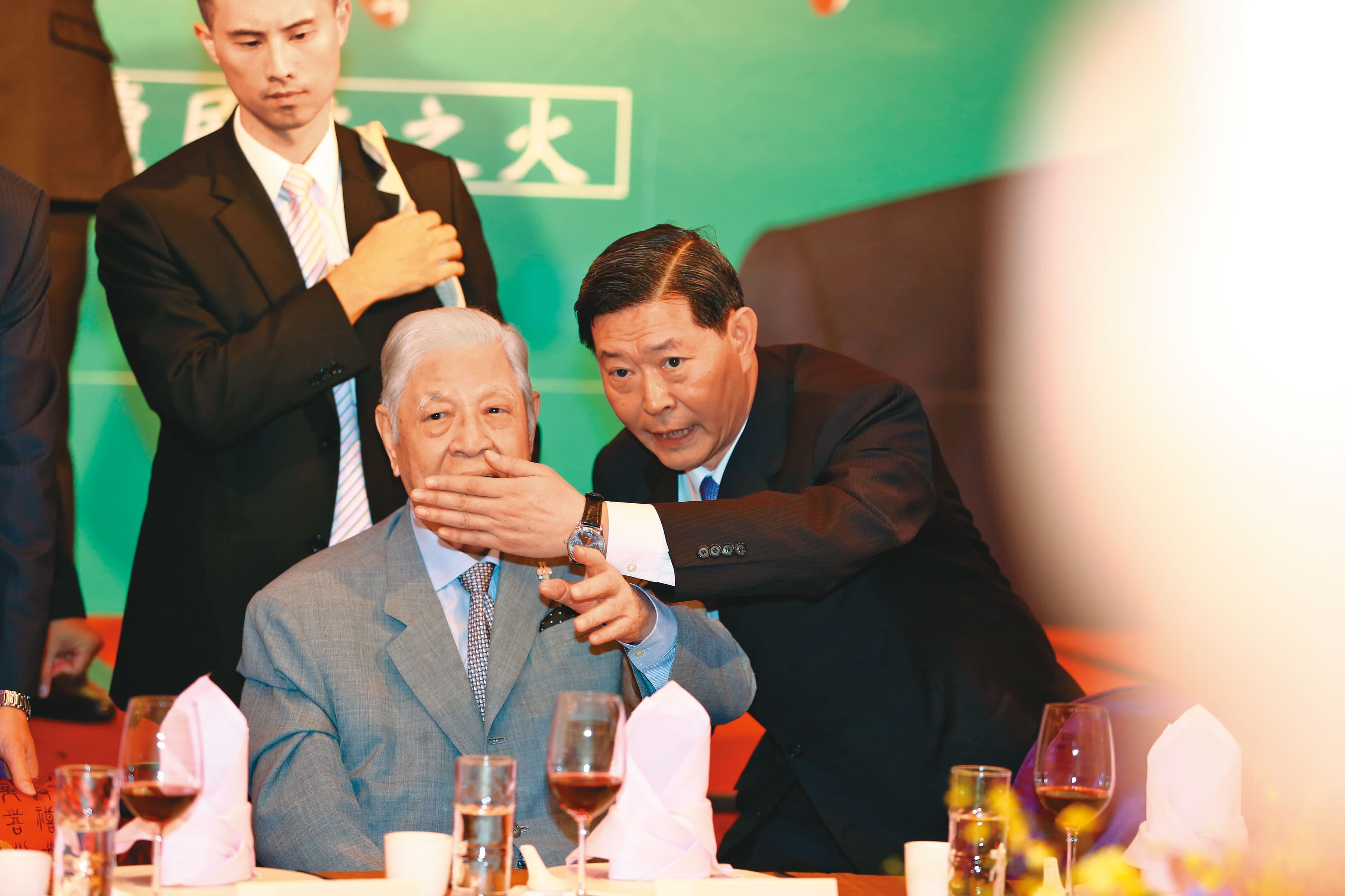 曾任總統侍從官的王燕軍(右),是李登輝(左)晚年身邊最重要的幕僚。