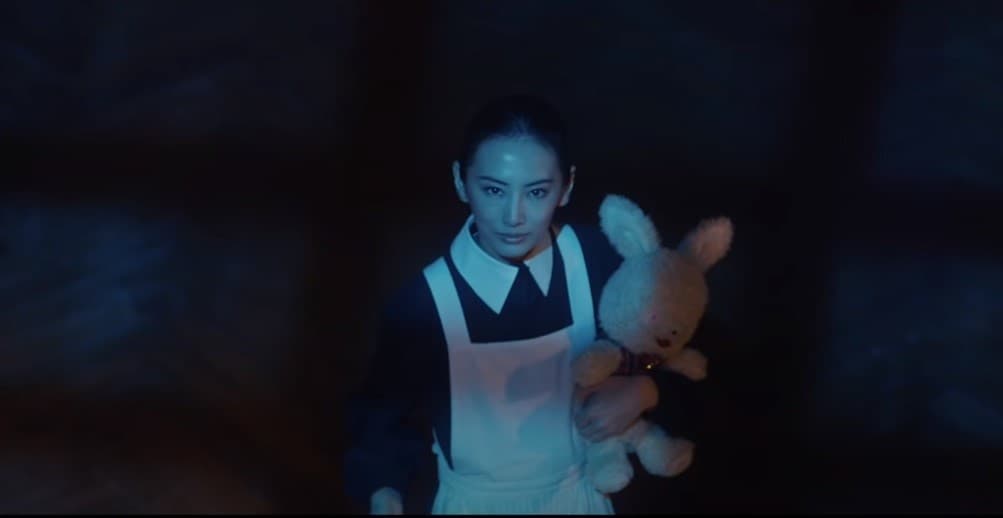 北川景子扮演「媽媽」伊莎貝拉。(翻攝YouTube頻道「東宝MOVIEチャンネル」)