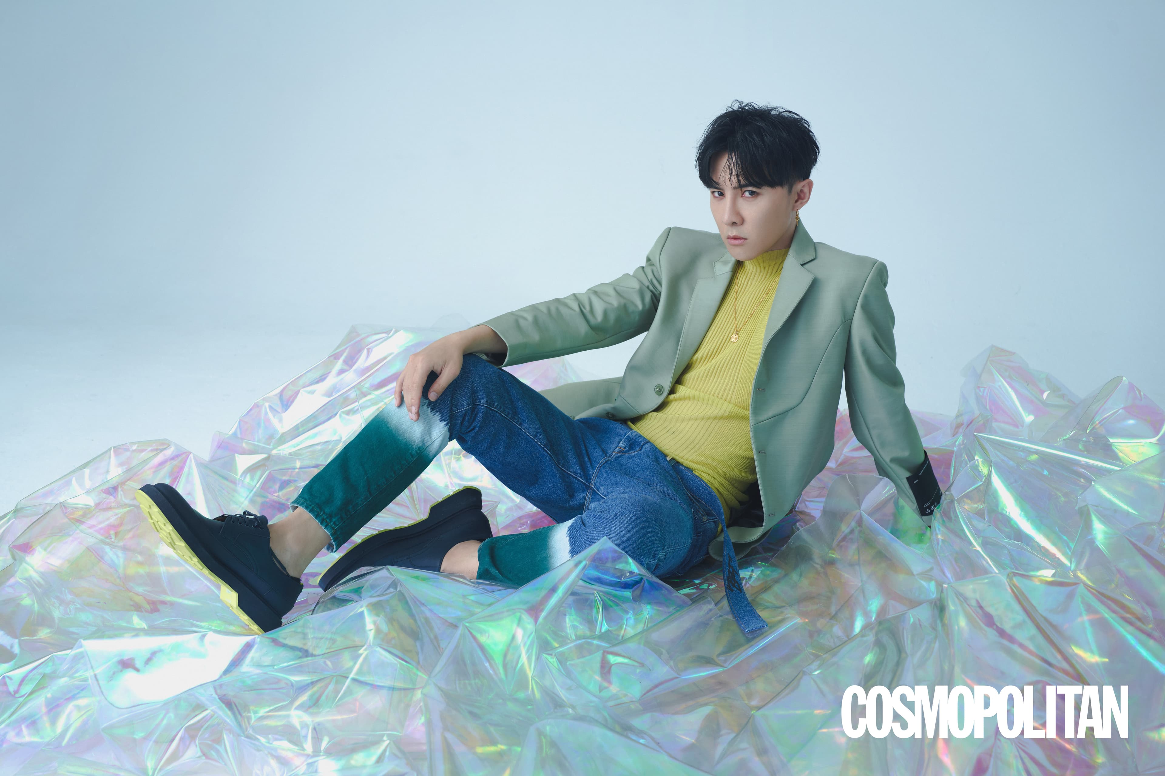 唐禹哲自曝對感情沒安全感,但為了女友寧當老二。(圖/COSMOPOLITAN.COM提供)
