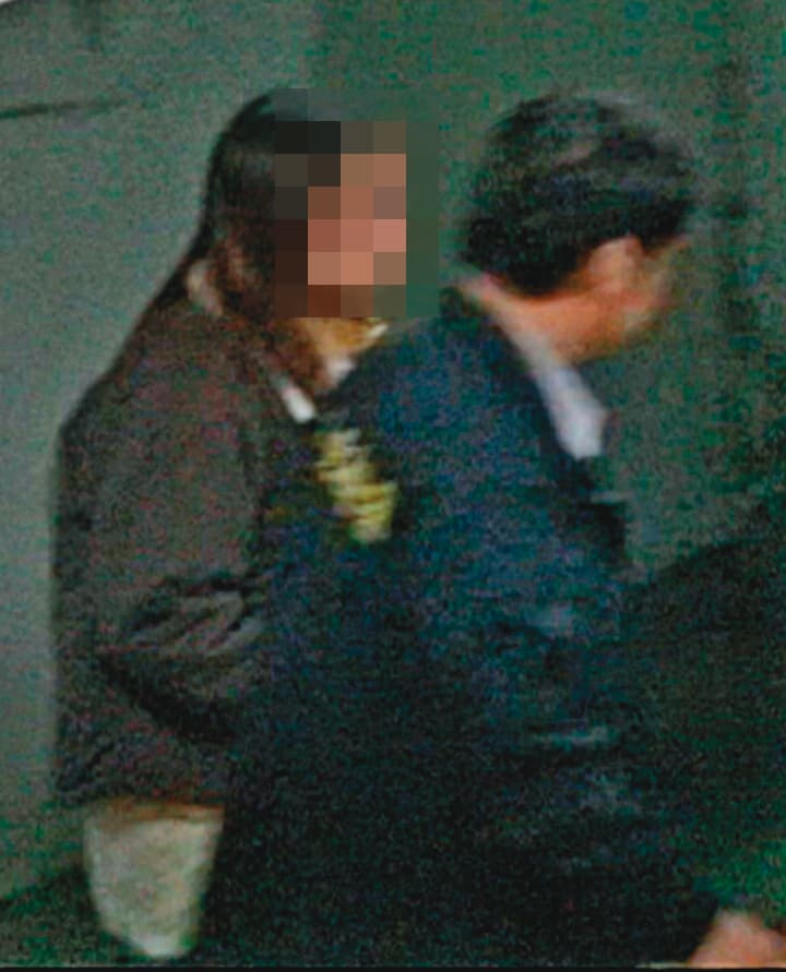 Z女(左)在獄中每天寫信給小嬸,乞求對方原諒。(東森新聞提供)