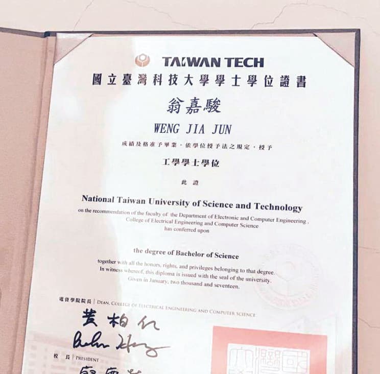 婦仇者聯盟指控男子翁嘉駿自稱台科大高材生,還曾拿畢業證書證明,結果事後被揭穿,翁才坦承證書是偽造的。(讀者提供)