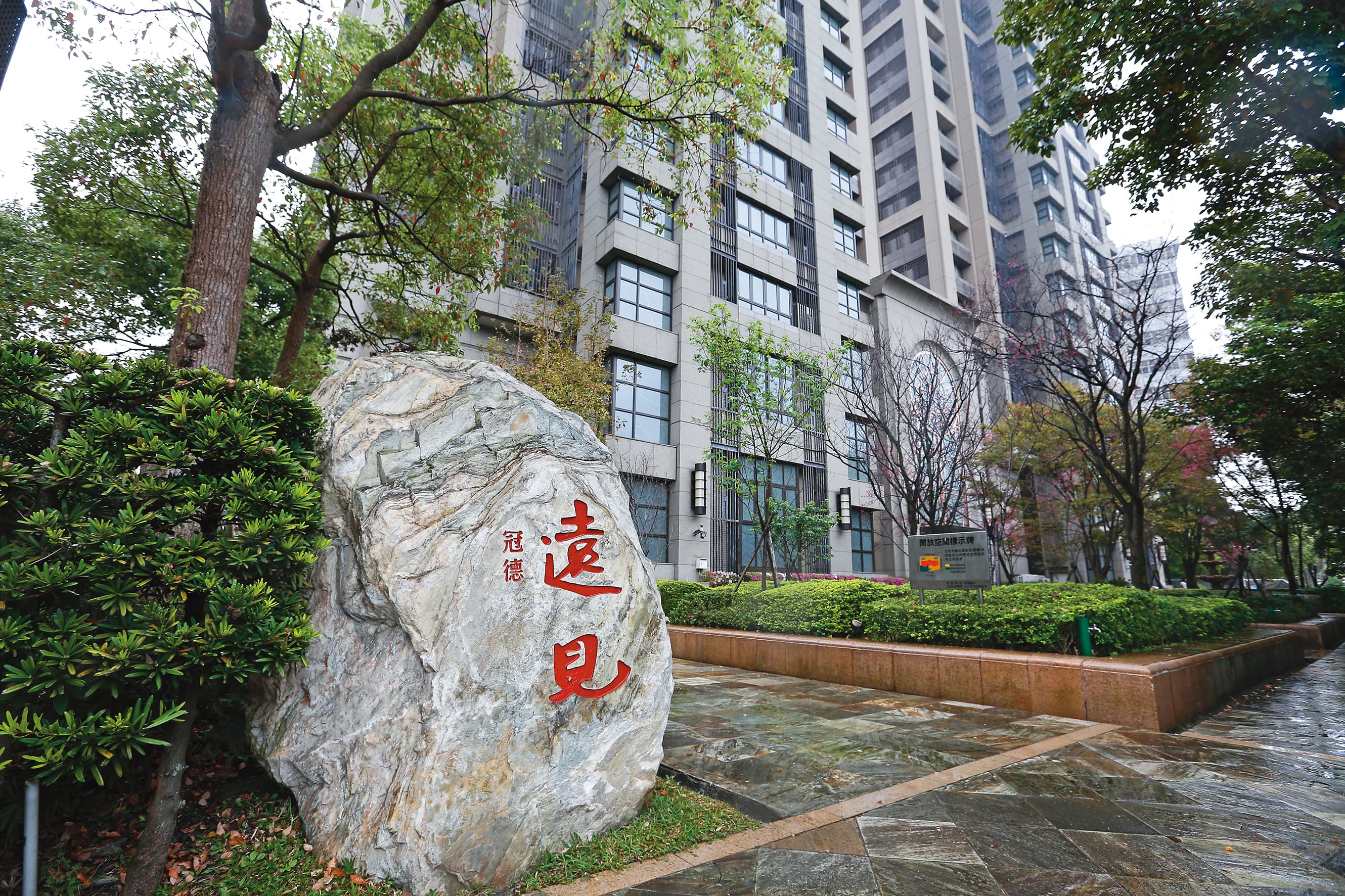 大S年初被爆賣房套現，開價2.76億元的冠德遠見豪宅，最後是以8折價2.19億元成交。