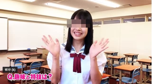 日本網友找出女模早前的亂牙照,解密她為何拍照都緊閉雙唇。(翻攝YouTube)