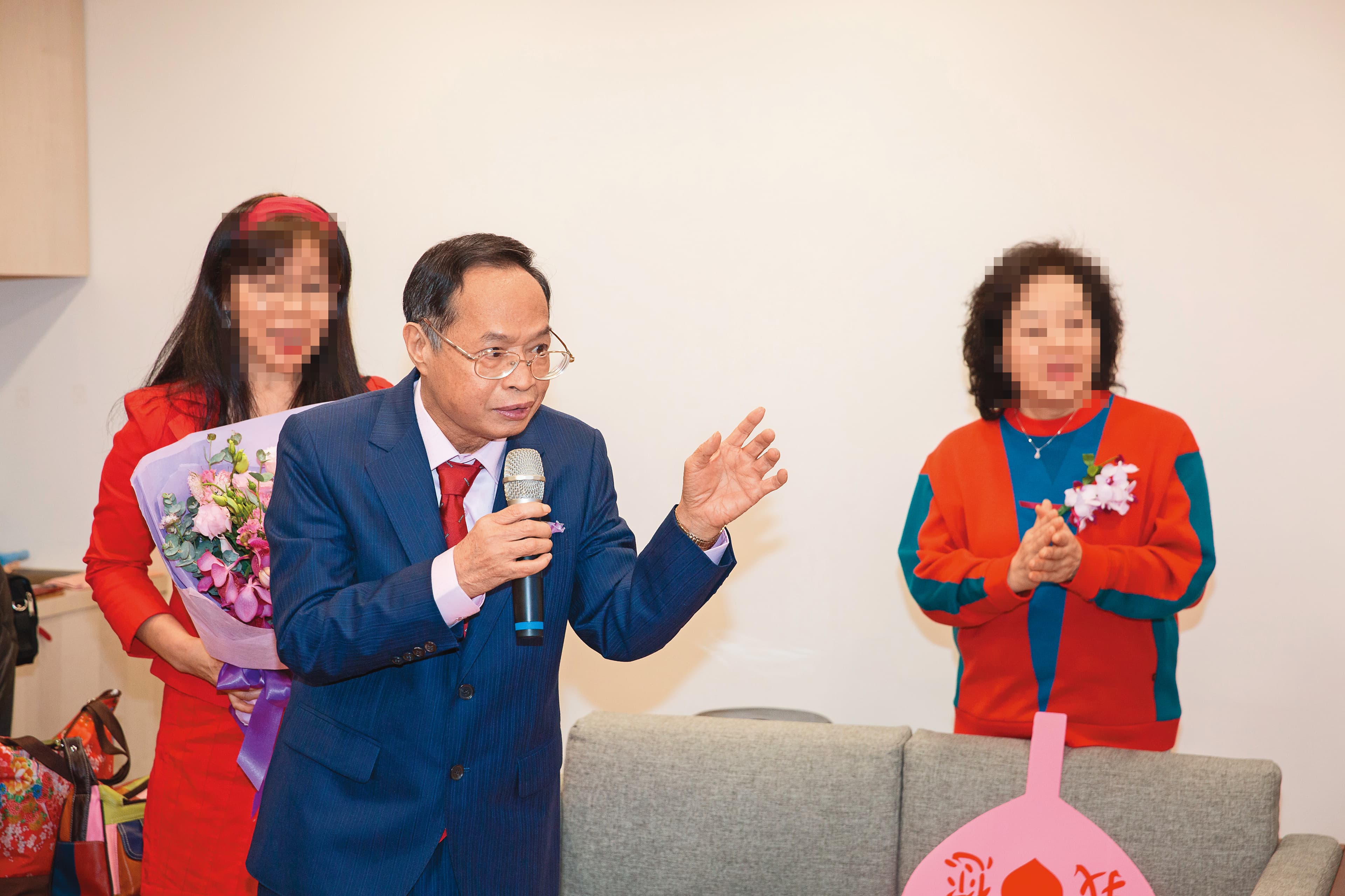 幸喬語認為,徐浩城看起來古意古意(台語:老實),講台灣國語,口拙又長得不好看,不知道的人和他接觸後,都會以為外界對他的指控只是謠言。