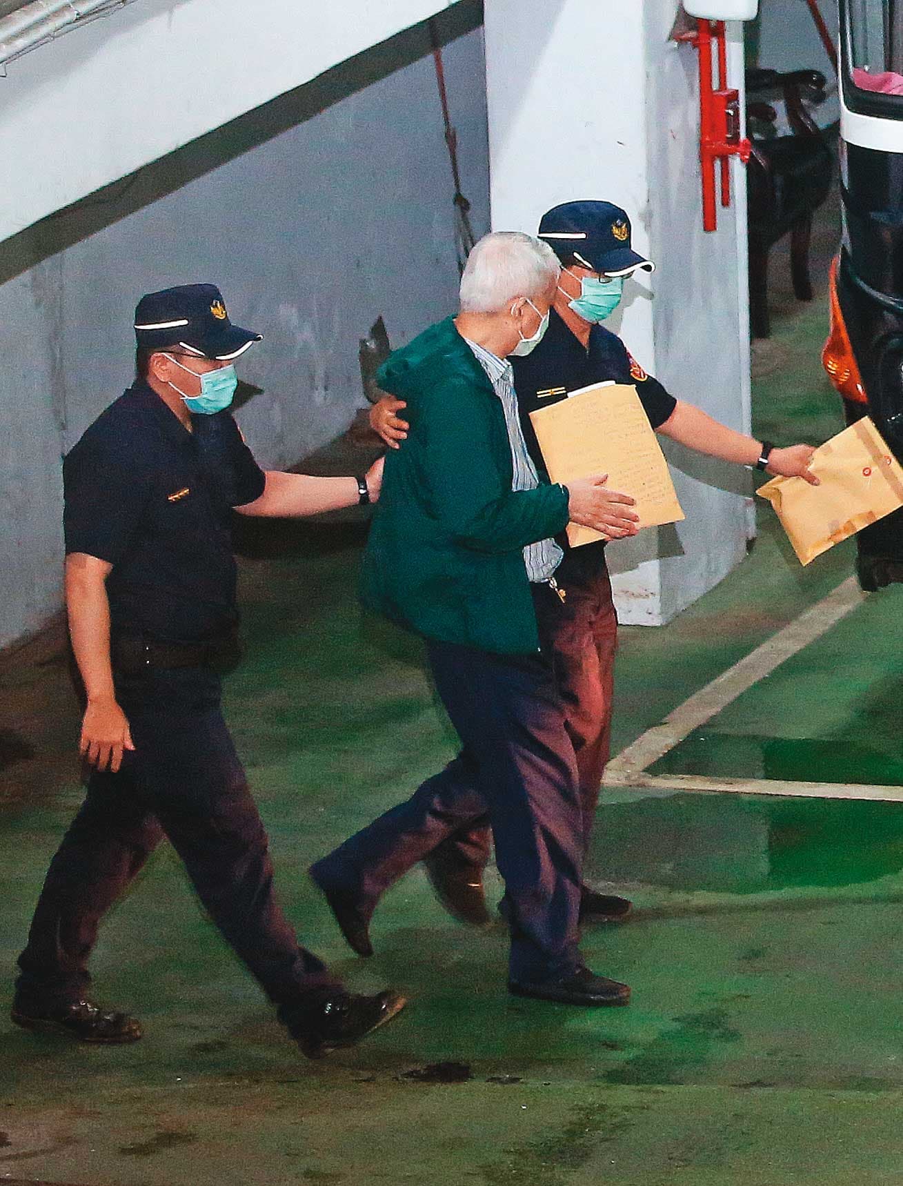 李恆隆為搶回SOGO經營權長期行賄立委,因罪嫌重大遭收押禁見。