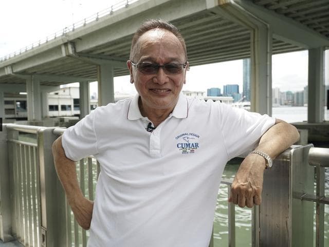 曹查理淡出演藝圈多年，日前接受採訪曝光近照，70歲的他現在頭髮半禿。（翻攝自微博）