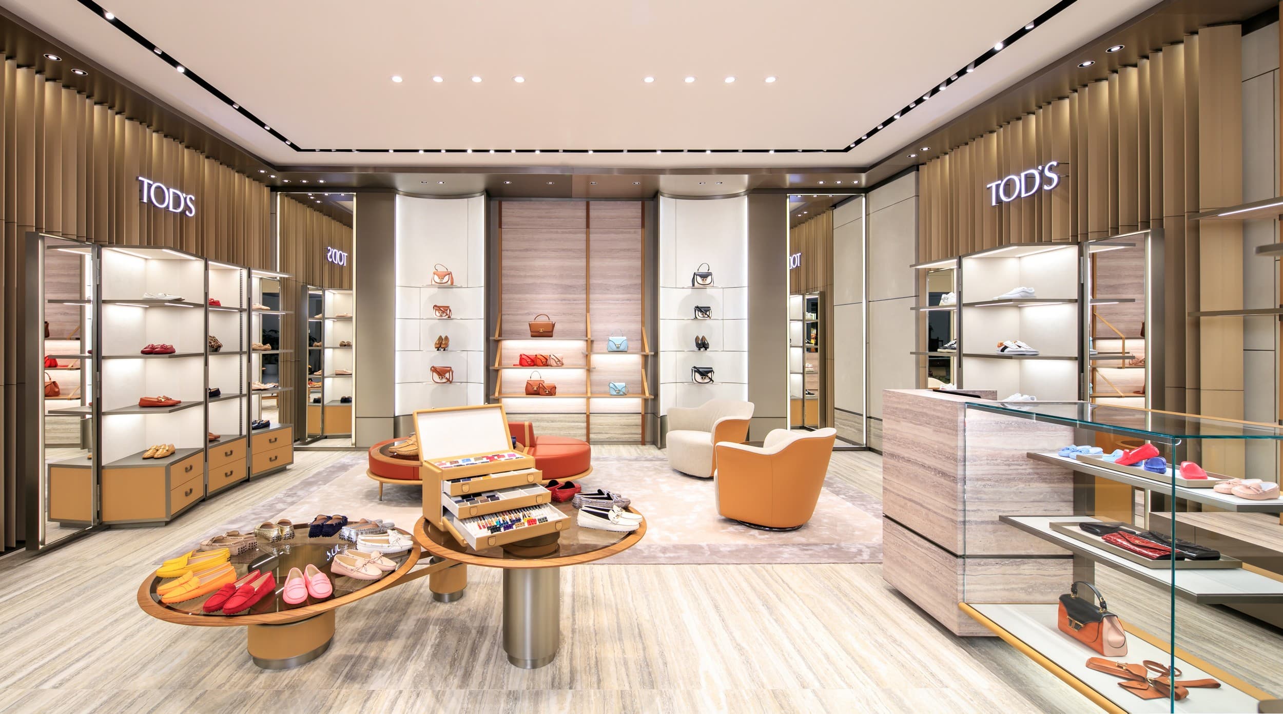 新店的內裝,彷彿像居家客廳一般的舒適。(TOD'S提供)