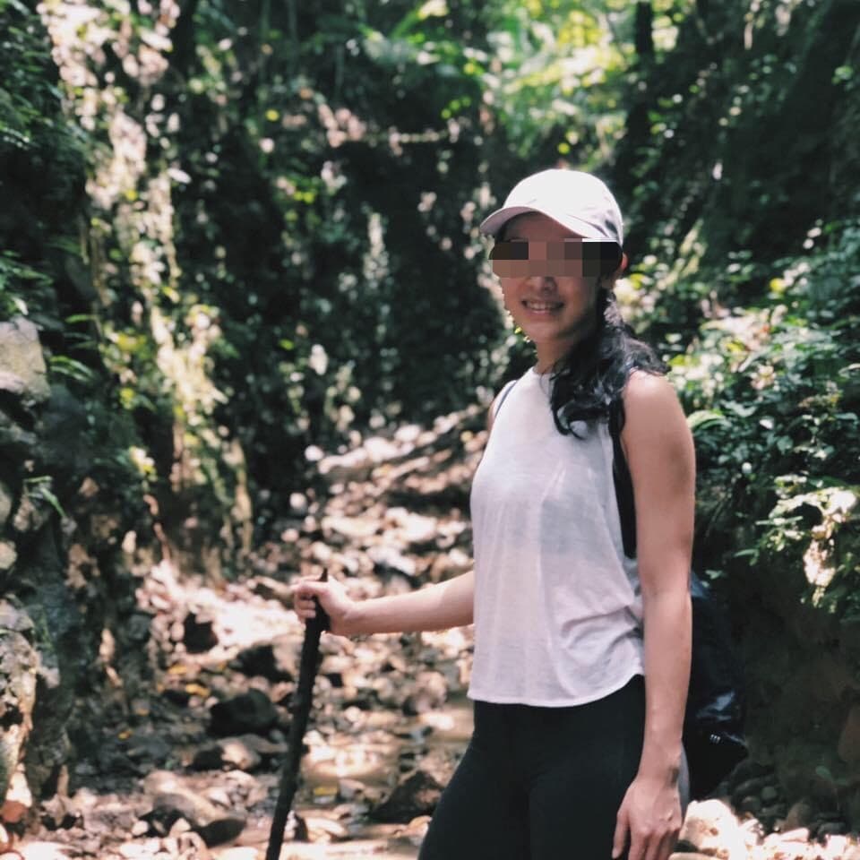 小農女大學時代就曾在外交部、美國在台協會實習,外型亮眼的她,還曾被同學在PTT留言封為「超正公關」。(翻攝自臉書)