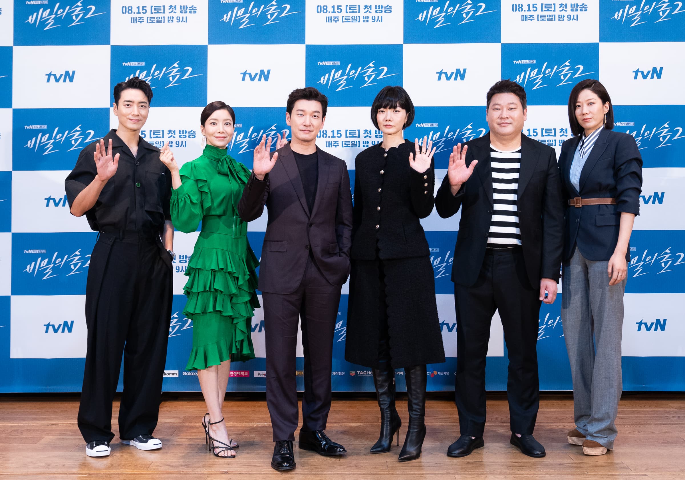《秘密森林2》記者會主演群李浚赫(左起)、尹世雅、曹承佑、裴斗娜、崔武成與田慧振(Netflix提供)