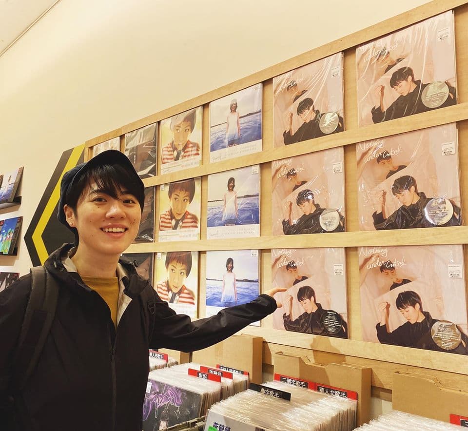 曾擔任陳奕迅演唱會合音的岑寧兒目前在台灣發展,文青舒爽調的氣息頗受歡迎。(翻攝自岑寧兒臉書)