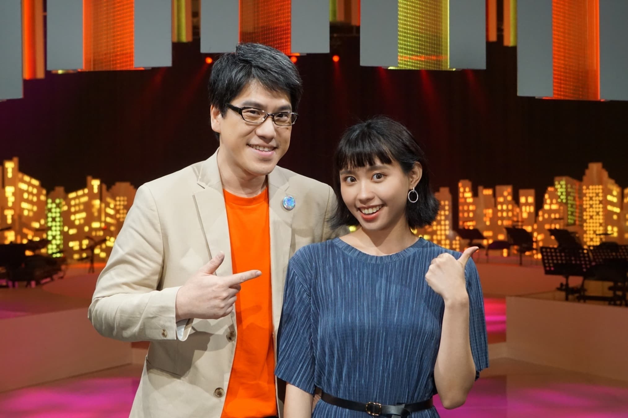 演唱歌曲年齡都比李芷婷大,馬世芳虧她「演唱上輩子的歌曲」。(公視提供)