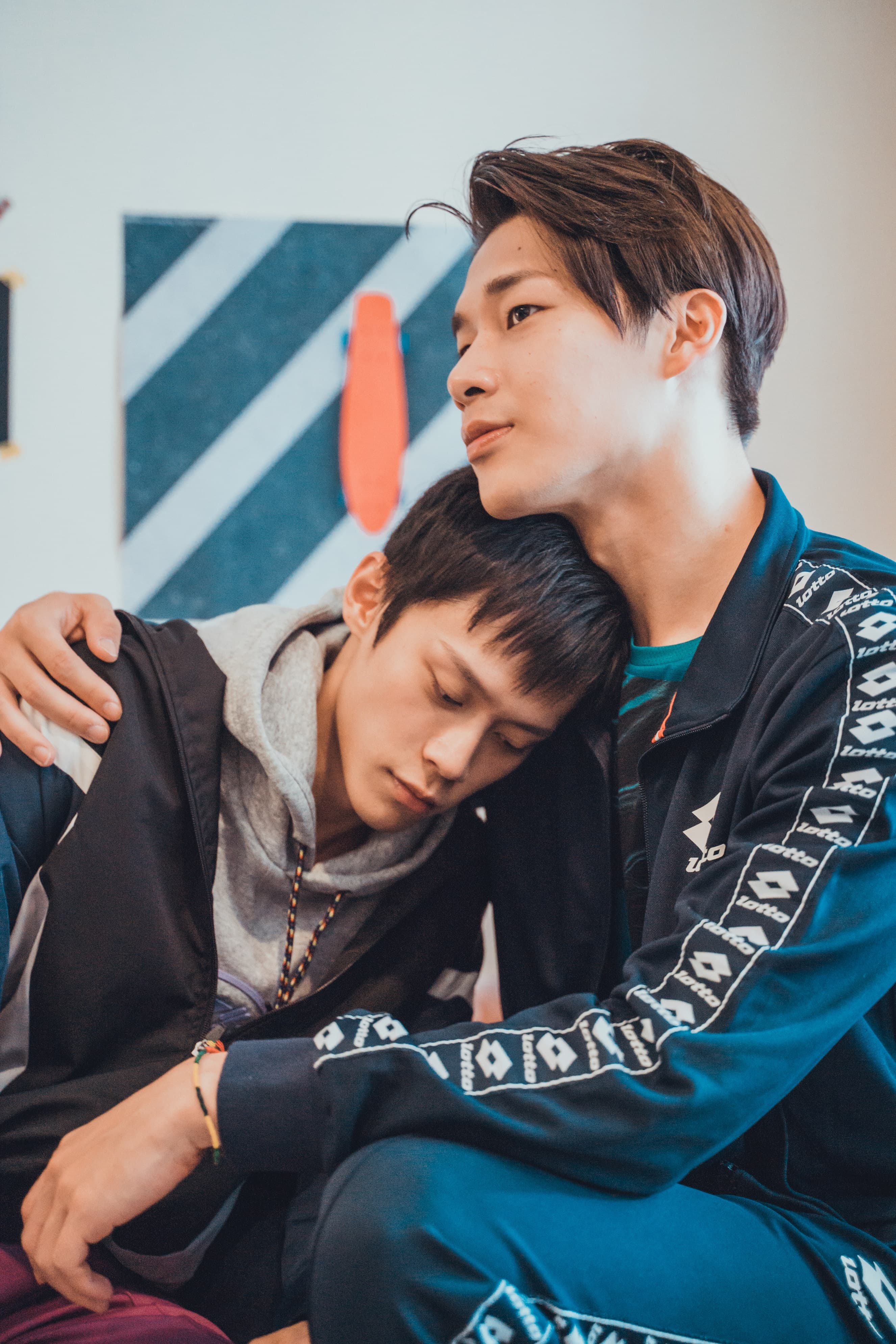 宋偉恩(右)和黃雋智主演的《那一天》在日本影音平台樂天TV拿下年度冠軍。(LINE TV提供)