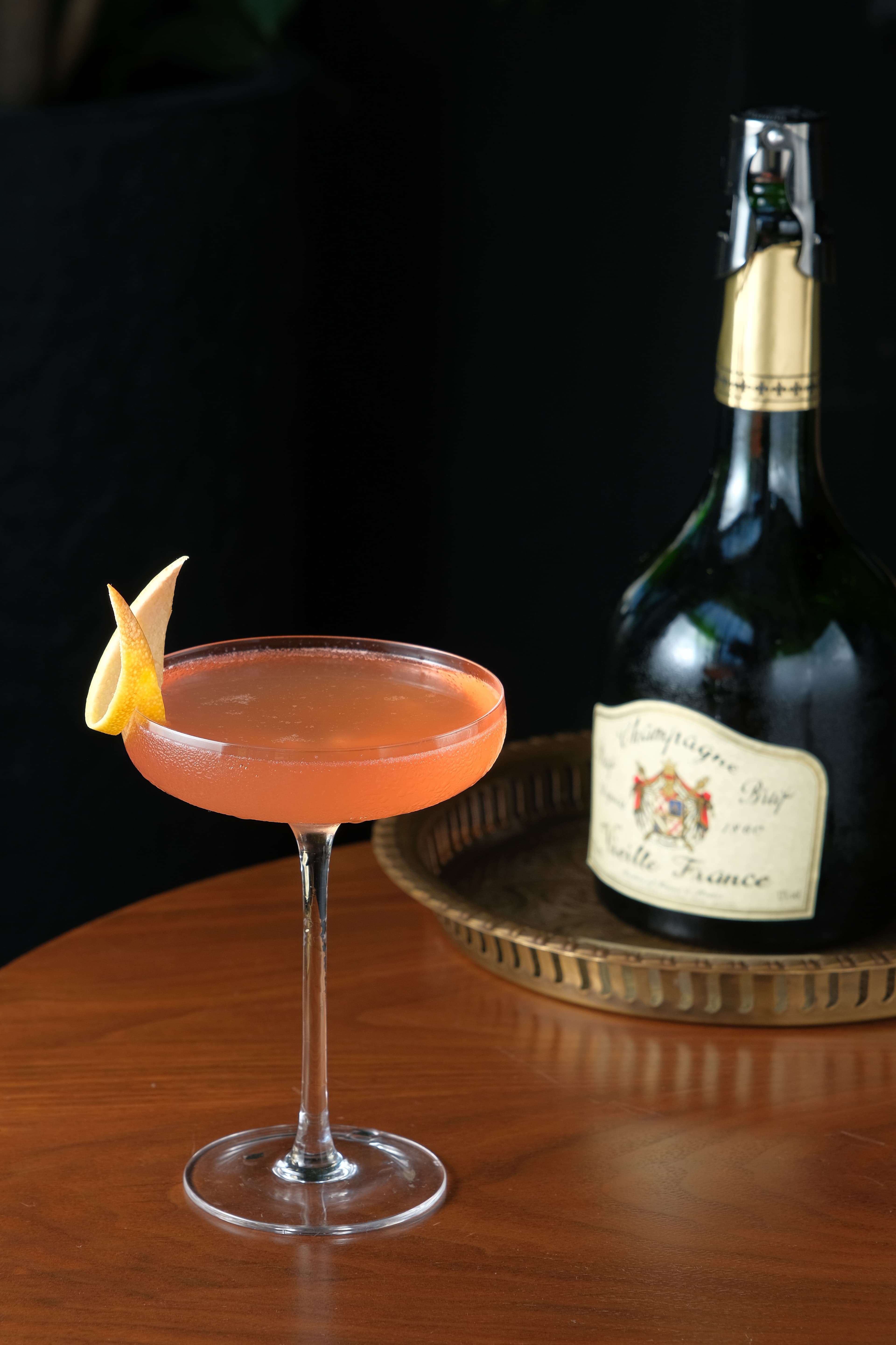 「Bitter Sweet Emotion」用老法香檳融合義大利苦甜酒,有葡萄柚風味。(480元/杯)
