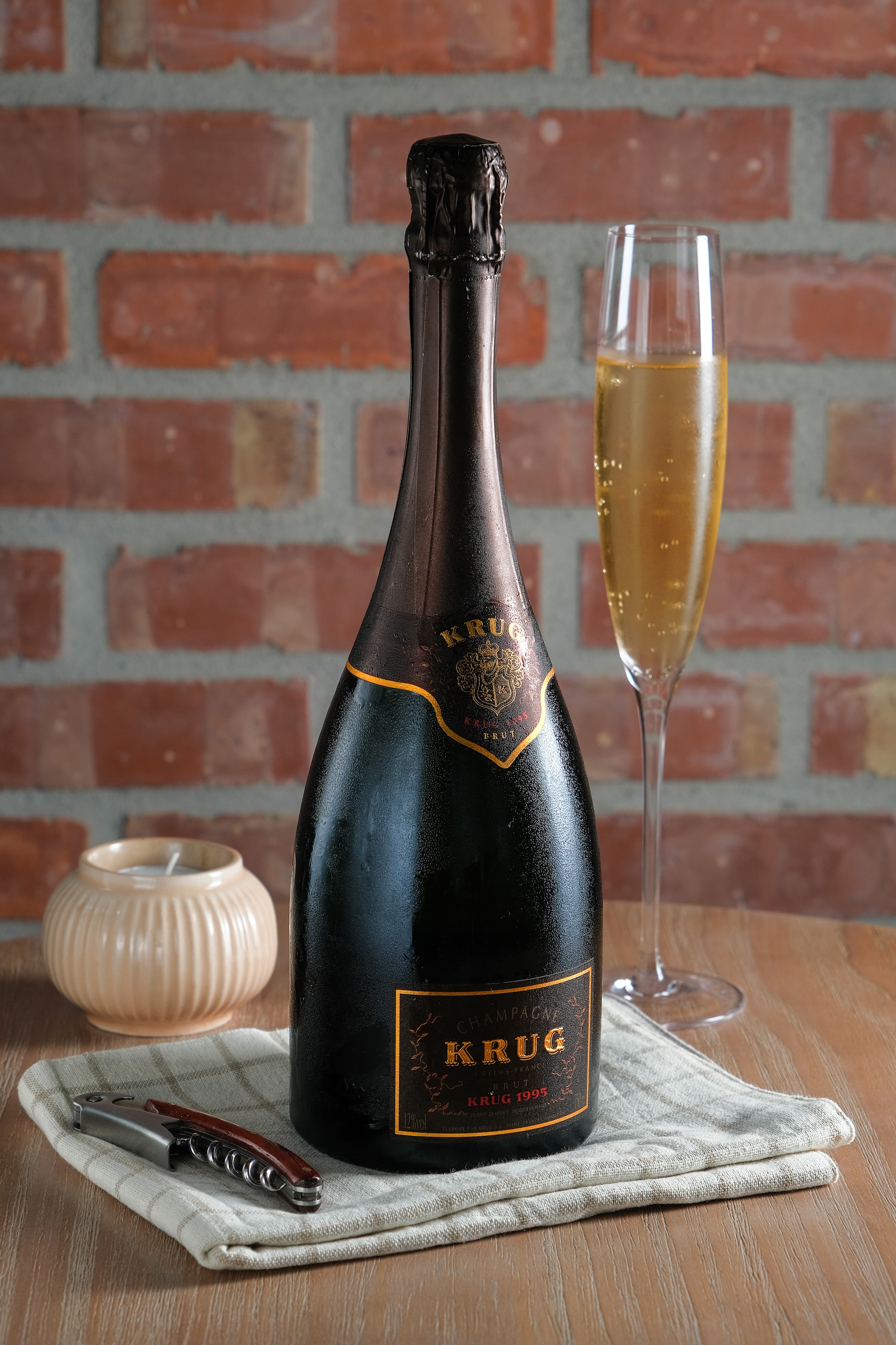 「庫克年分香檳Krug 1995」適合佐搭風乾火腿。(16,800元/瓶)