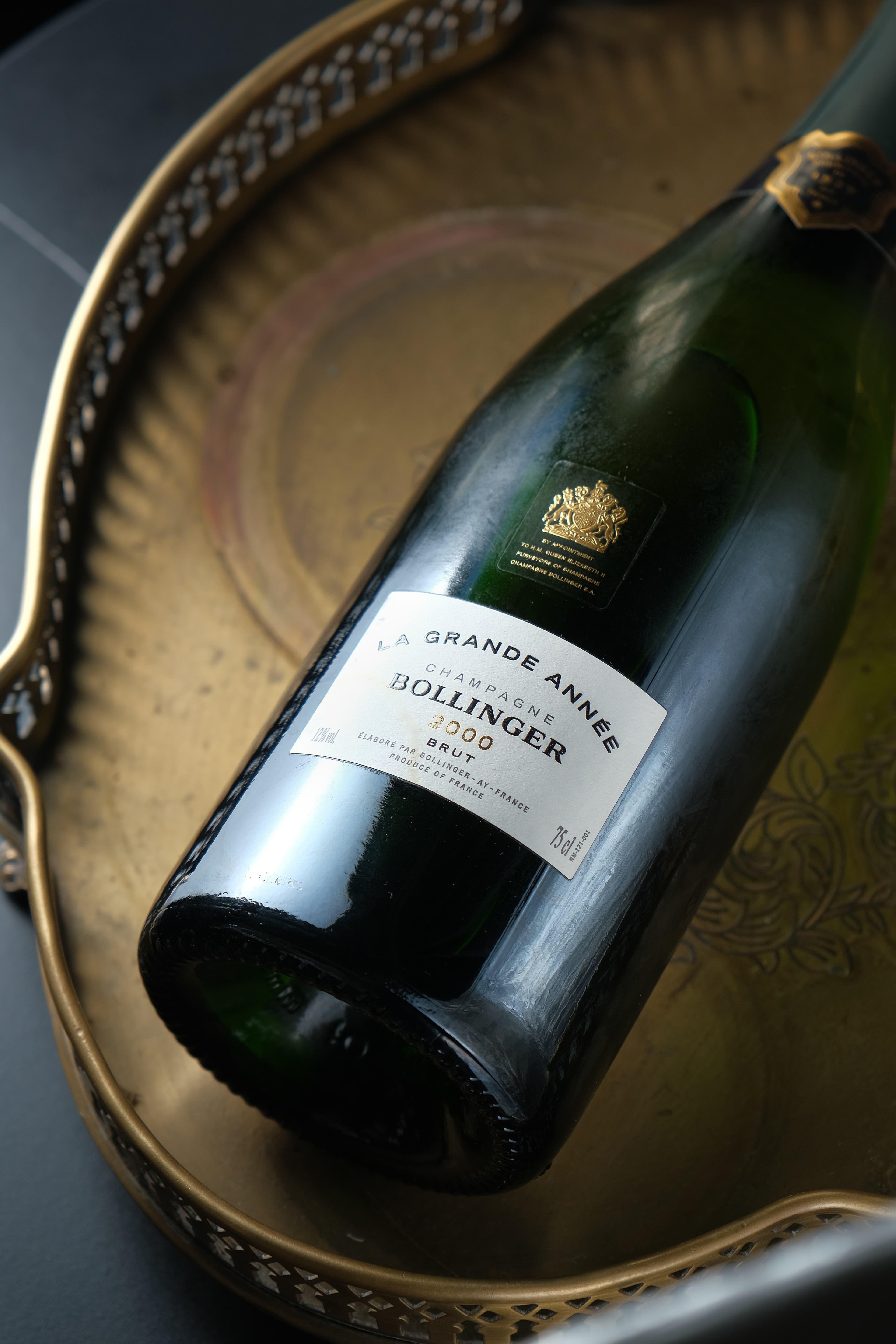 「伯蘭爵頂級年分香檳Bollinger La Grande Annee 2000」偏向Man感的厚實濃郁。(12,000元/瓶)